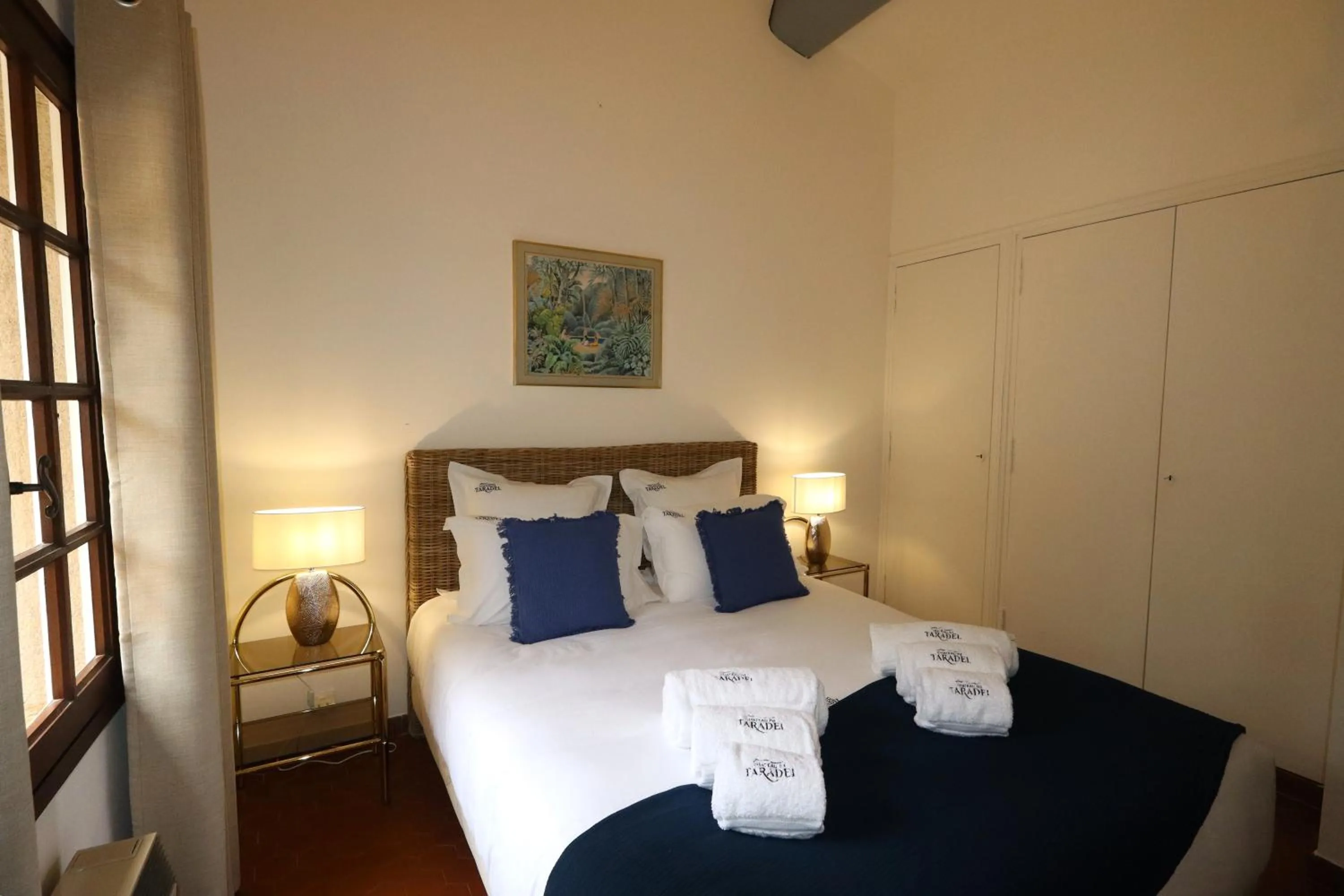 Bed in Château de Taradel