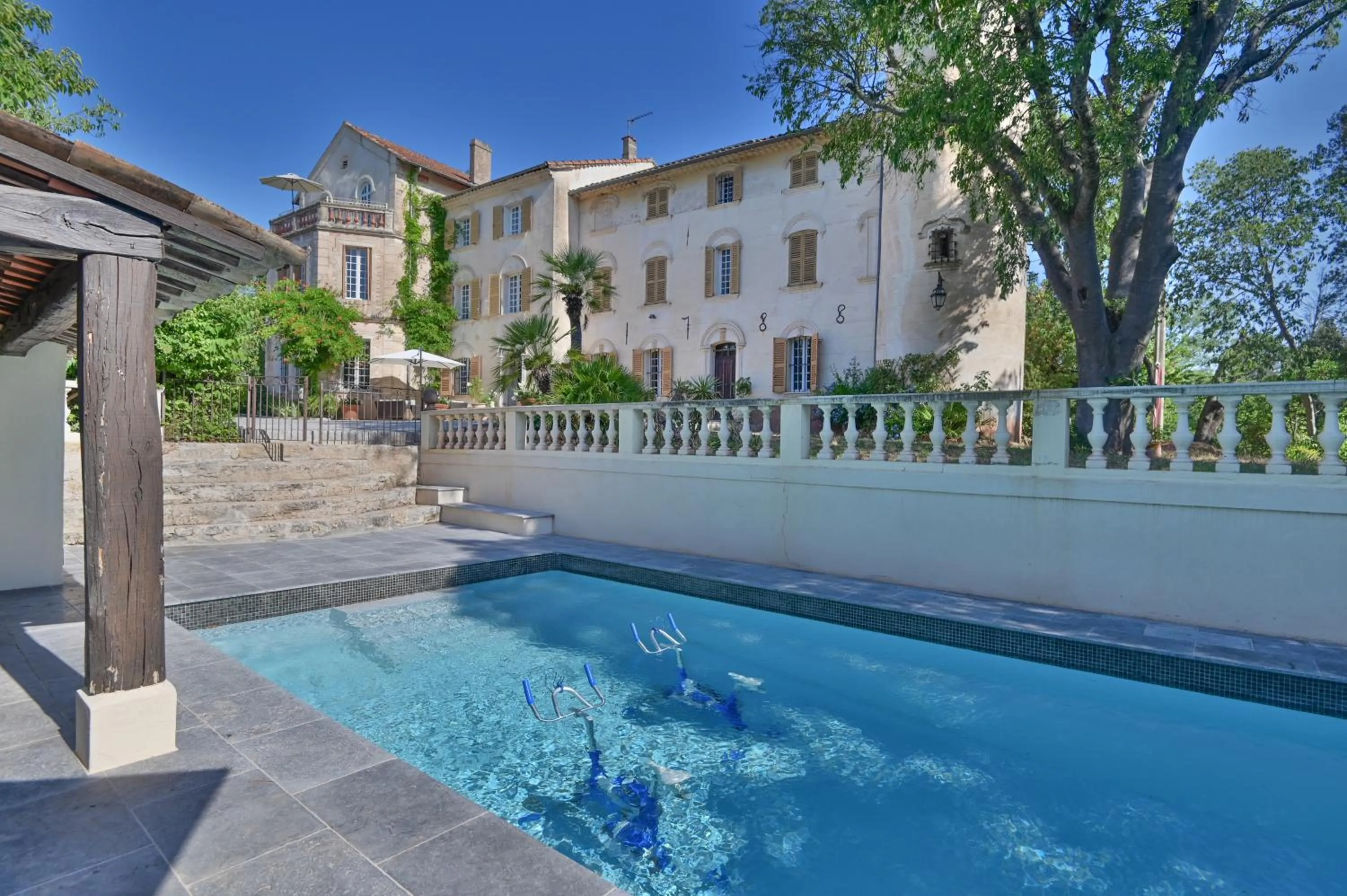 Property building in Château de Taradel