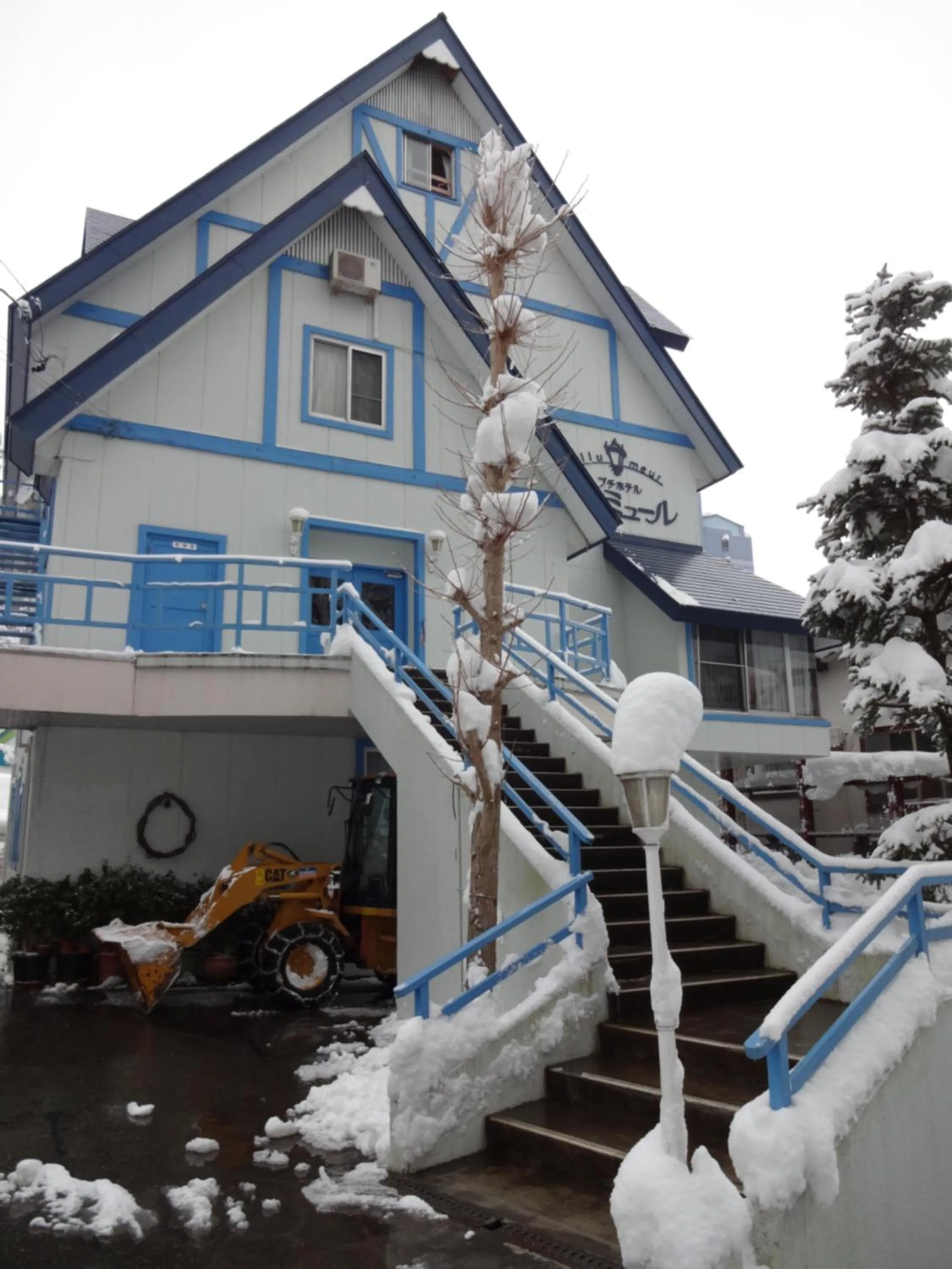 Property building in Allumeur