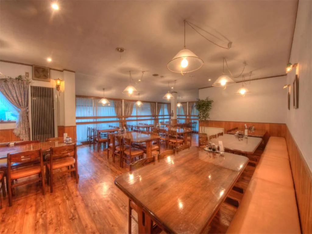 Restaurant/places to eat in Allumeur