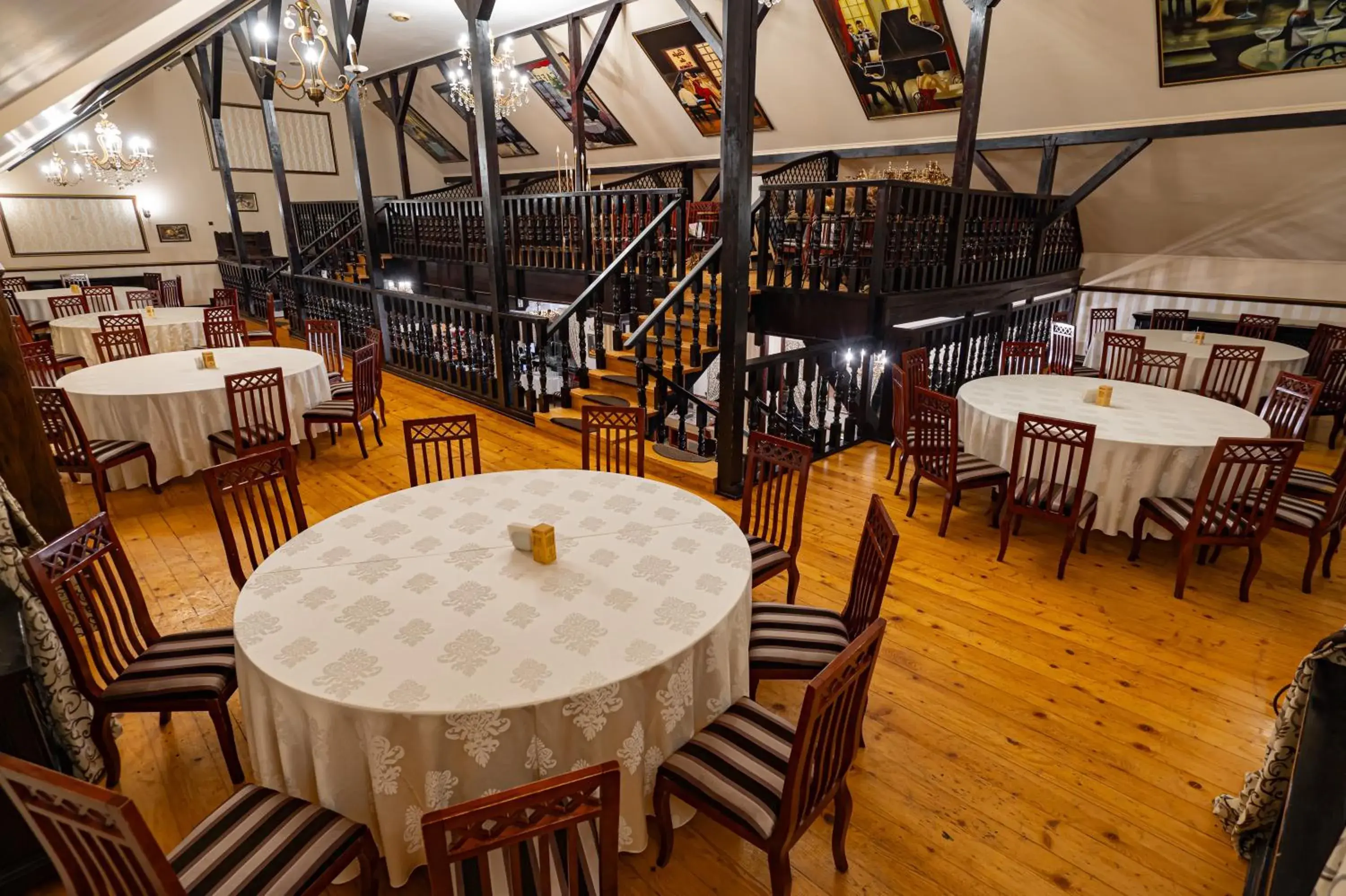 Restaurant/places to eat in Q Chalet Restaurant/places to eat in Q Chalet