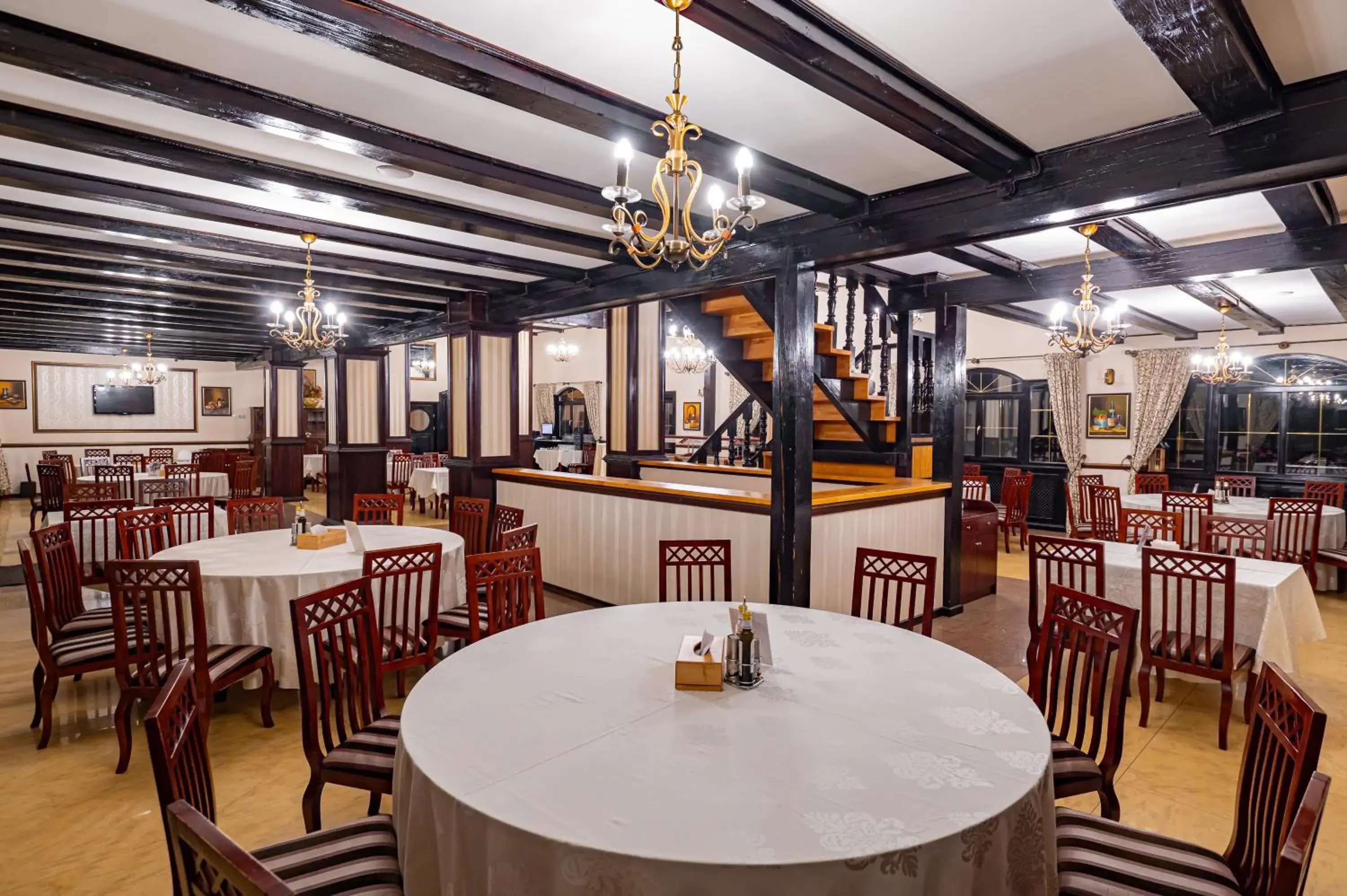 Restaurant/places to eat in Q Chalet Restaurant/places to eat in Q Chalet