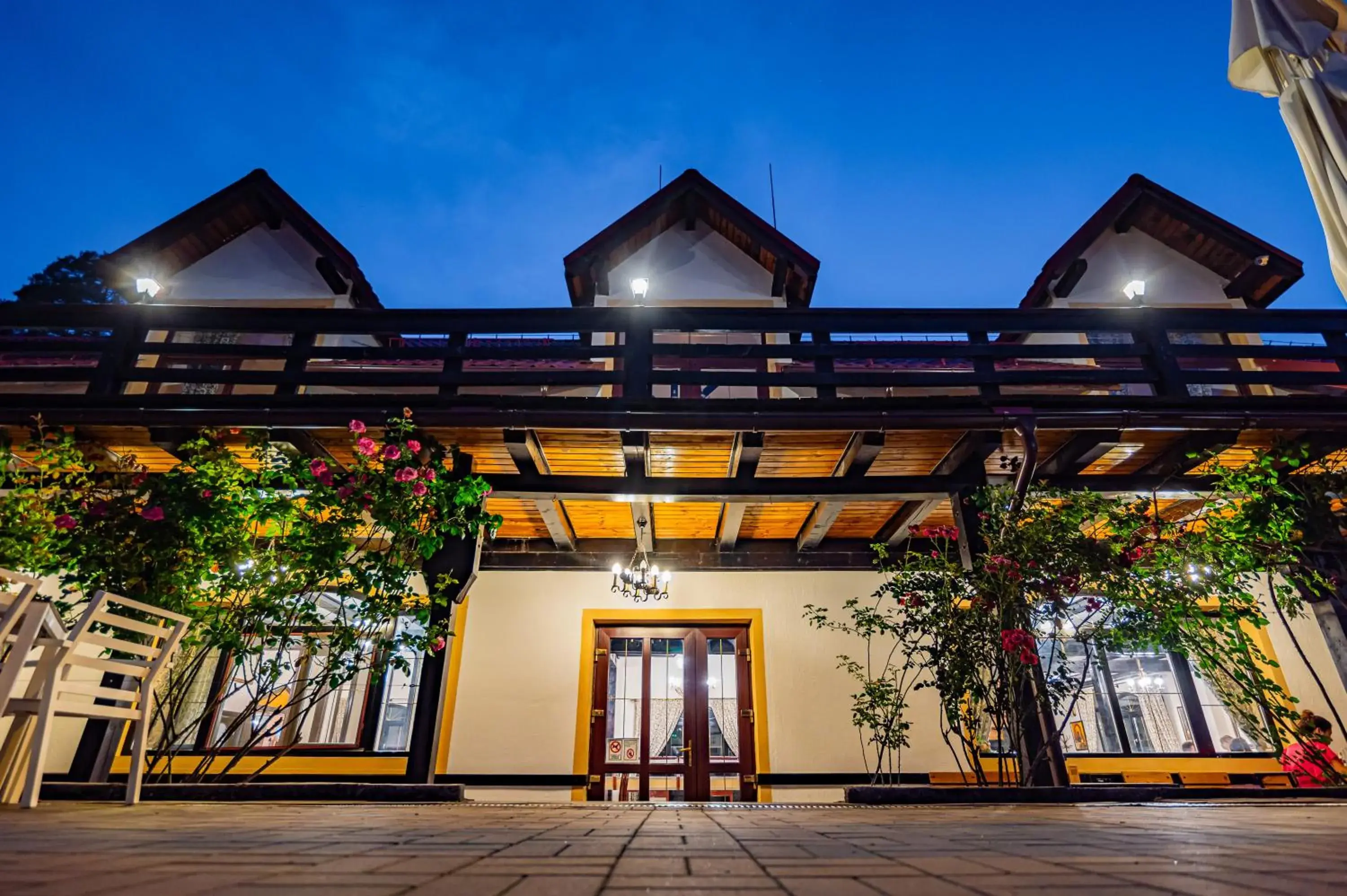 Restaurant/places to eat in Q Chalet Restaurant/places to eat in Q Chalet