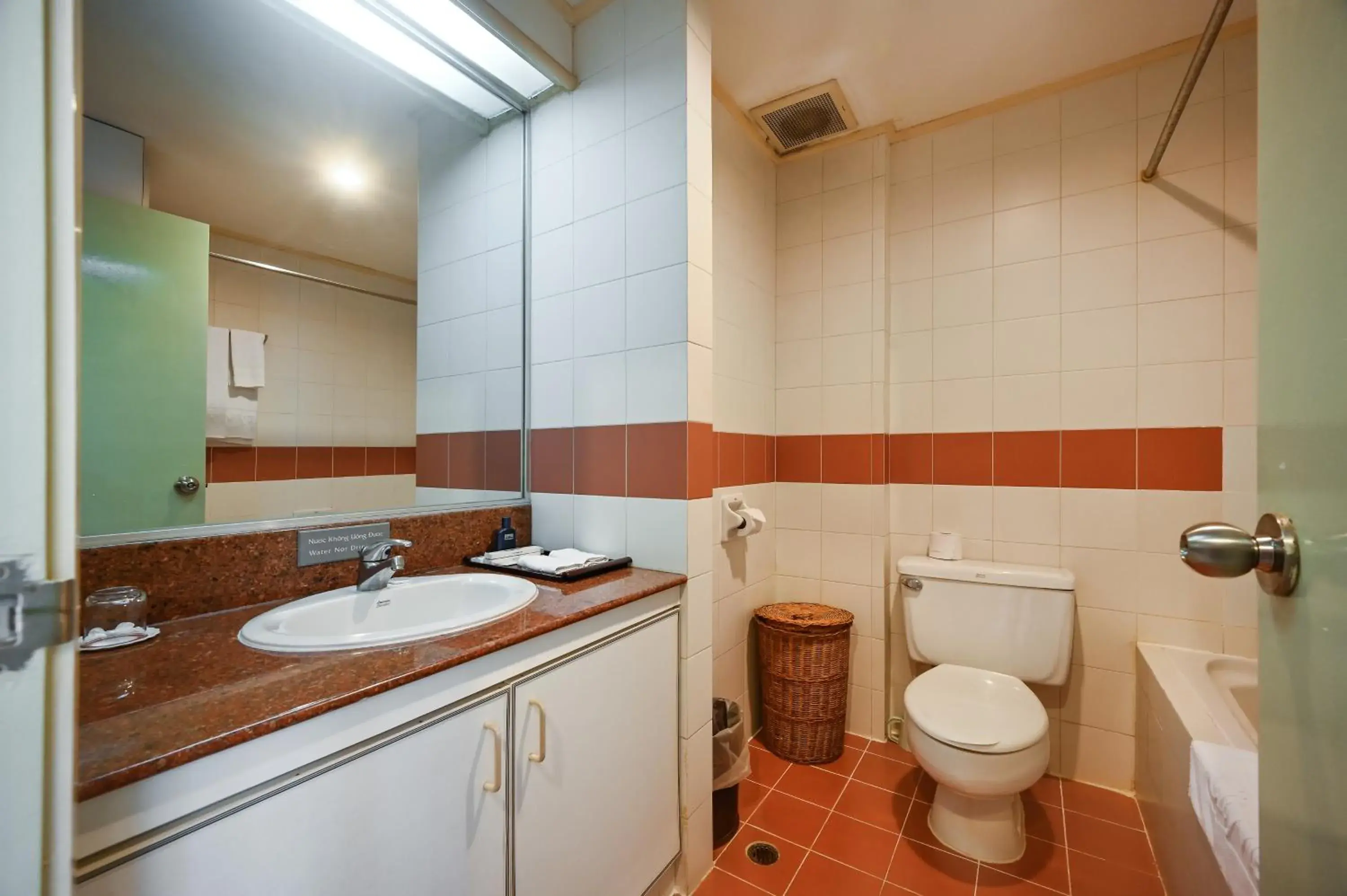 Shower in Cityview Serviced Apartment & Hotel Ho Chi Minh City Shower in Cityview Serviced Apartment & Hotel Ho Chi Minh City