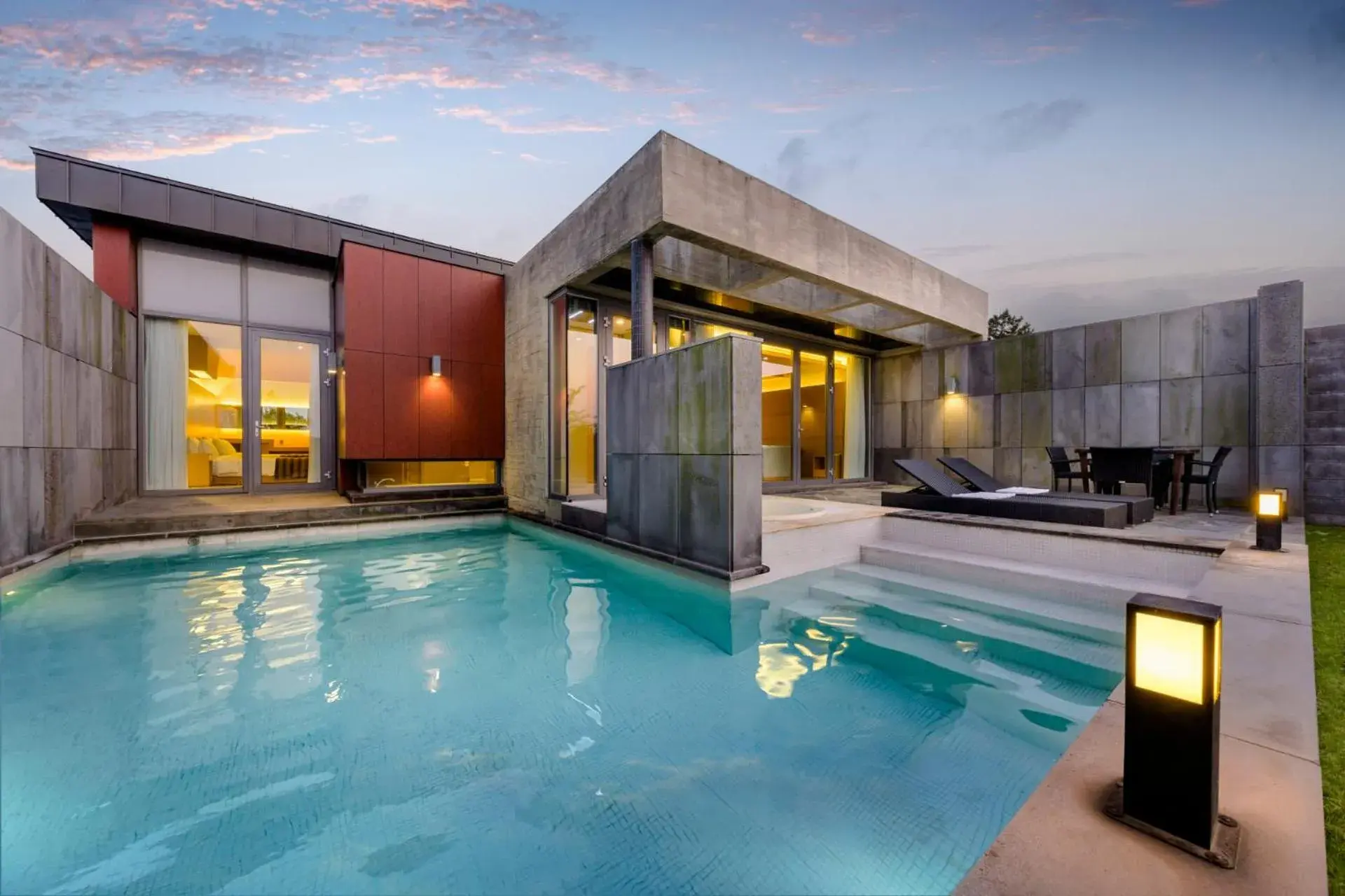 Swimming pool in STANFORD Hotel & Resort Jeju Swimming pool in STANFORD Hotel & Resort Jeju