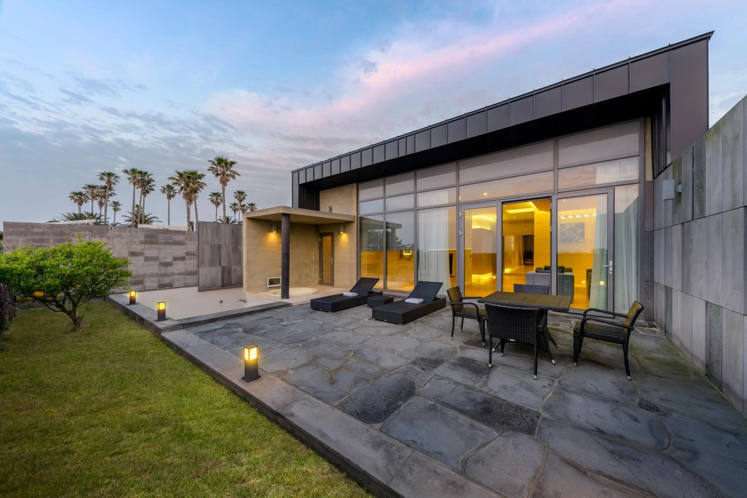 Garden in STANFORD Hotel & Resort Jeju