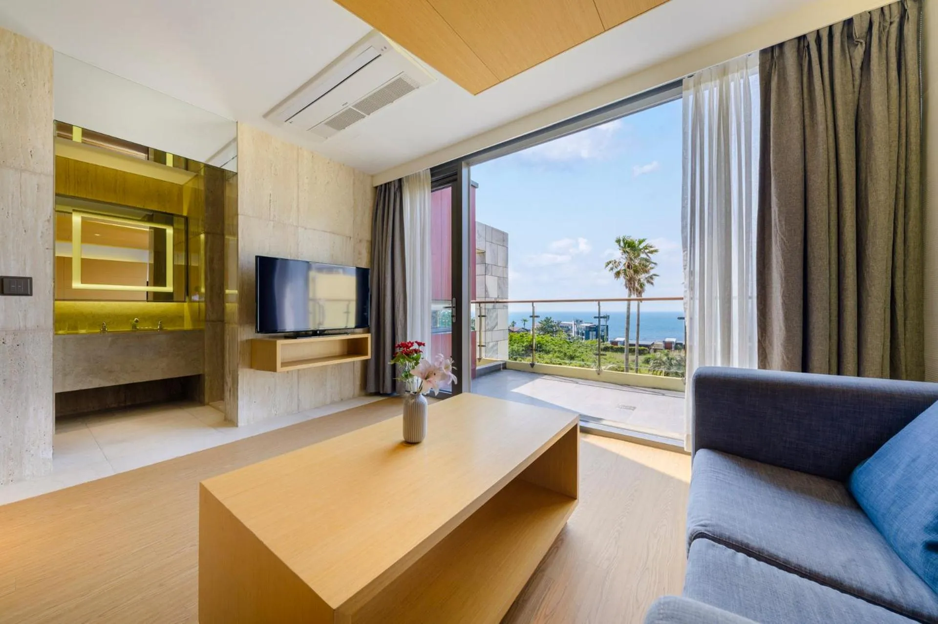 Living room, Bed in STANFORD Hotel & Resort Jeju