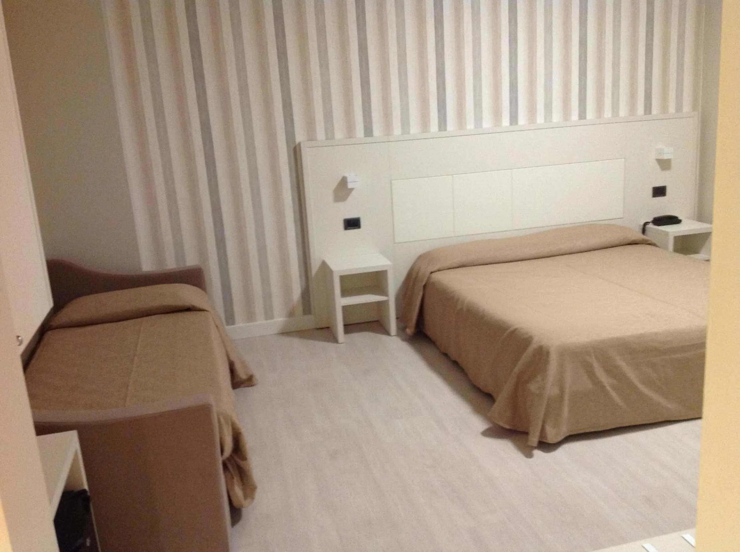 Photo of the whole room, Bed in Hotel Eur