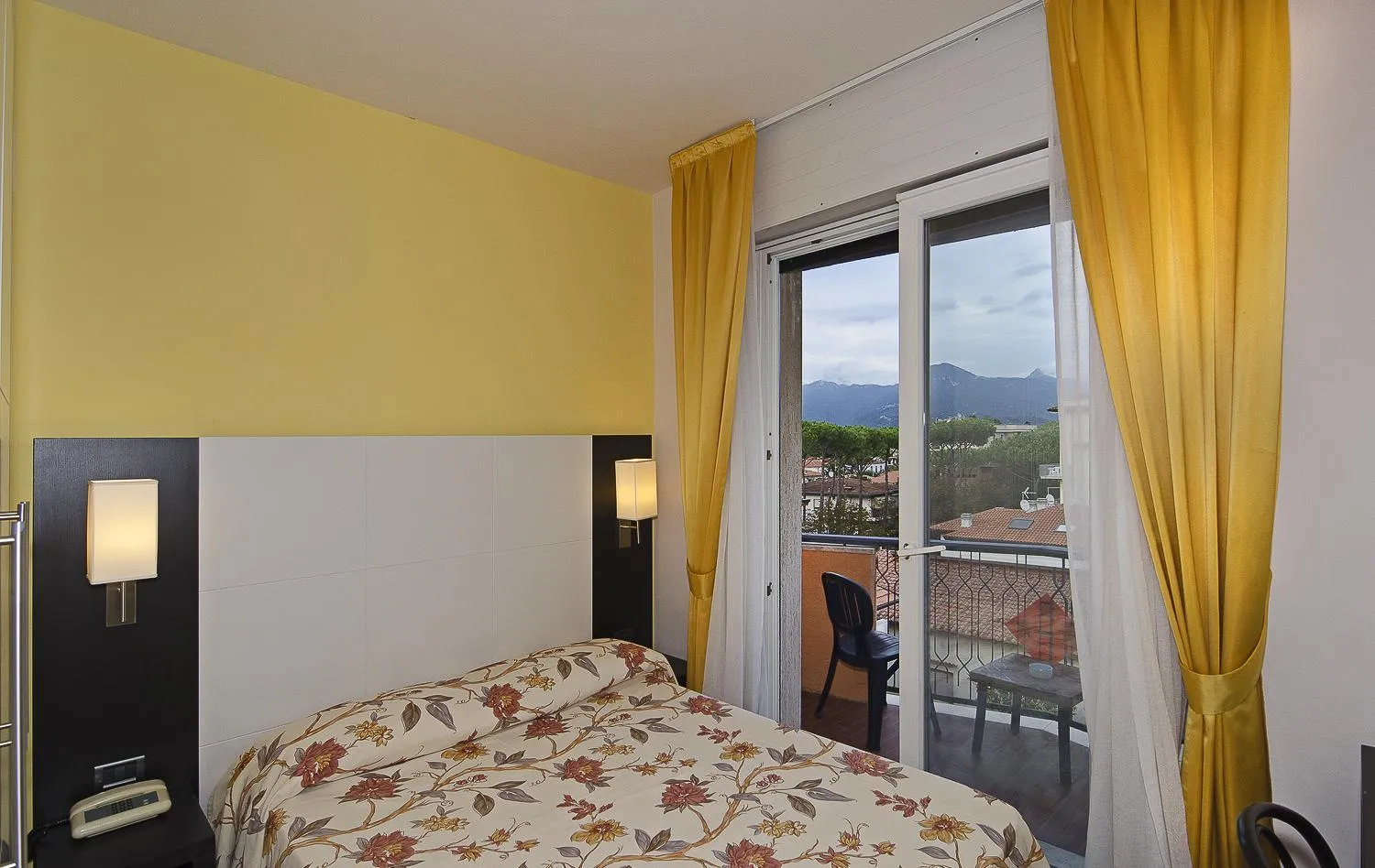 Photo of the whole room, Bed in Hotel Eur