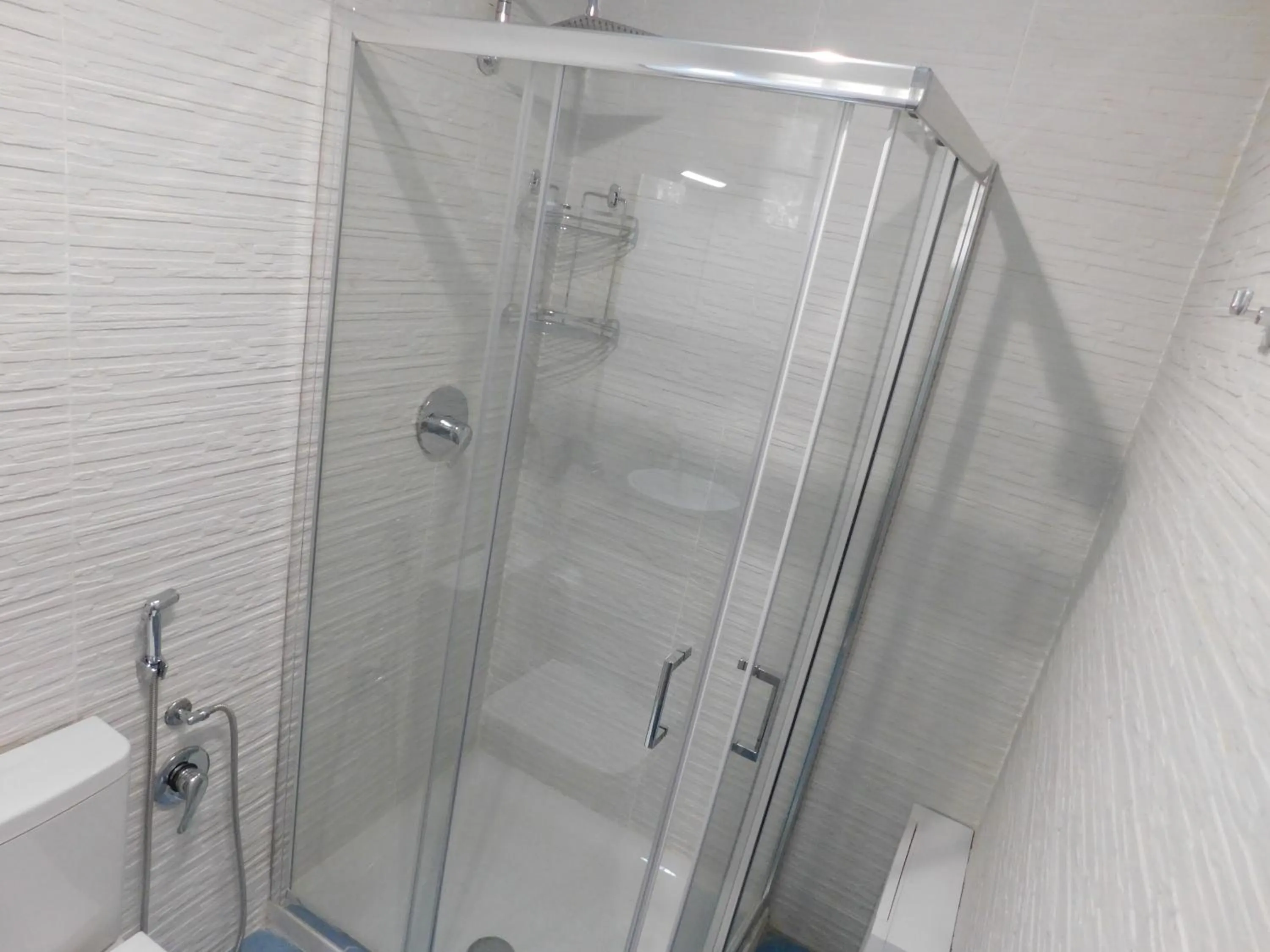 Shower in Althea Etna Garden