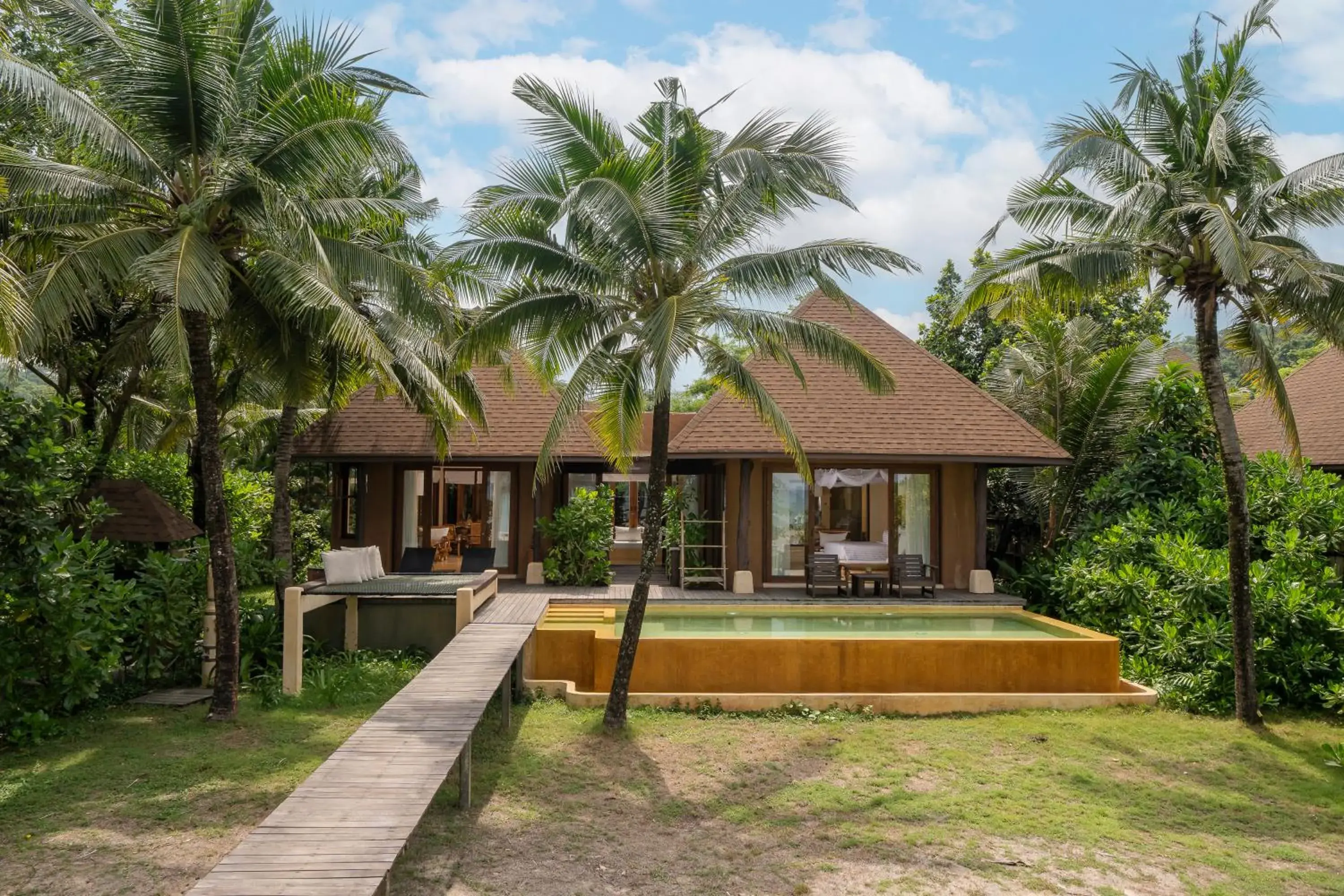 Property building in High Season Pool Villa & Spa Property building in High Season Pool Villa & Spa