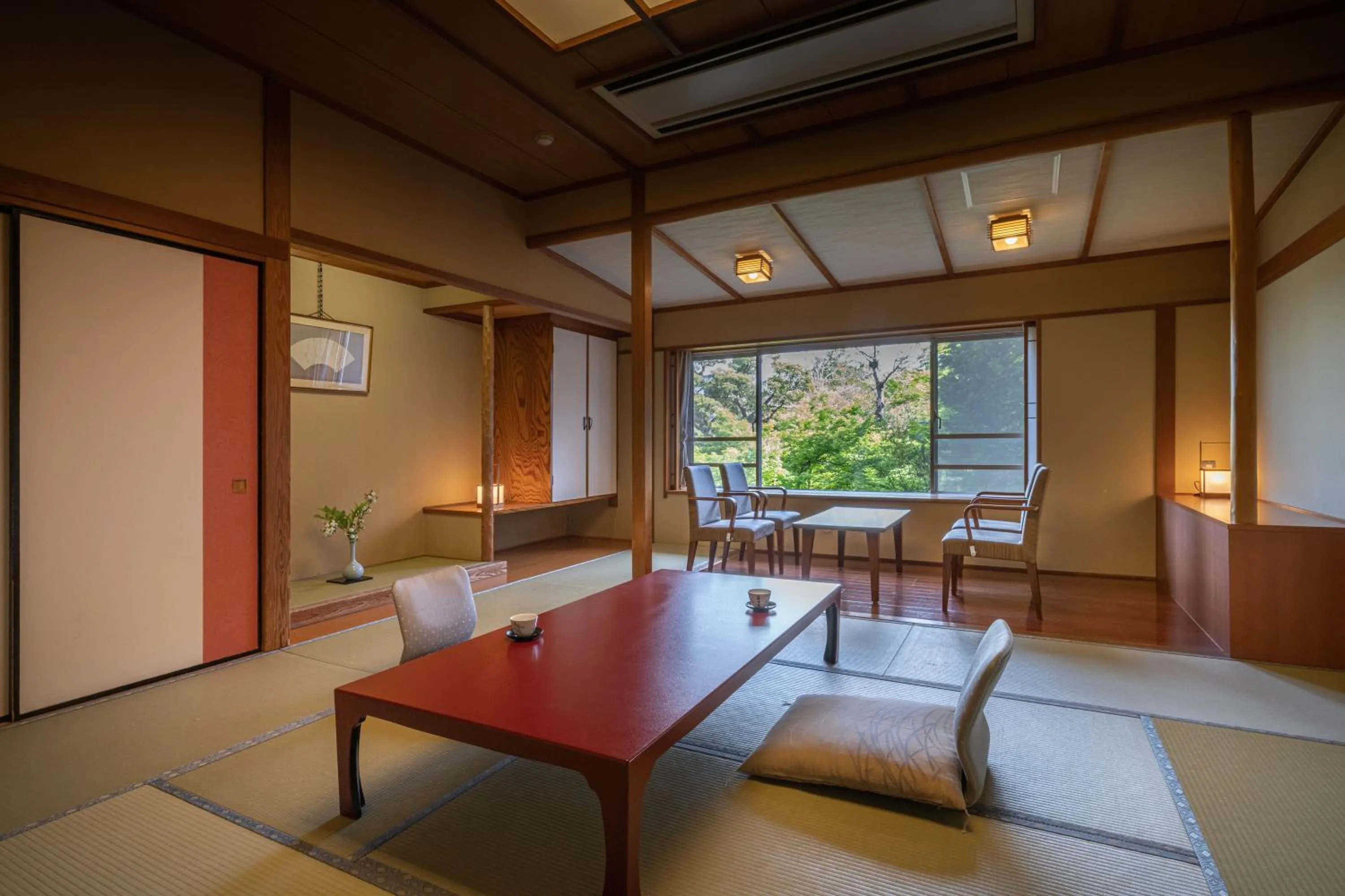 Photo of the whole room in Fujiya