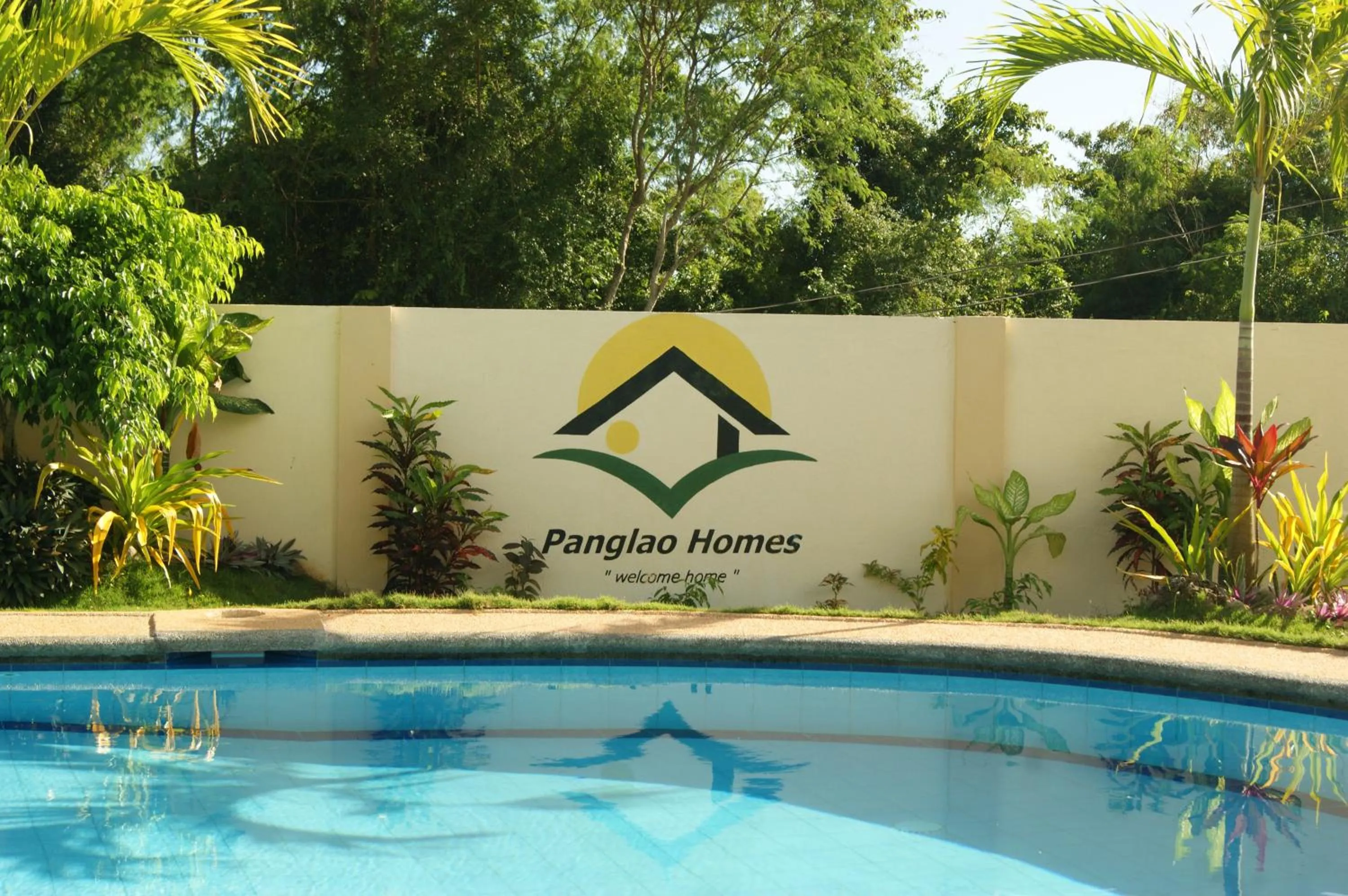 Swimming pool in Panglao Homes Resort & Villas