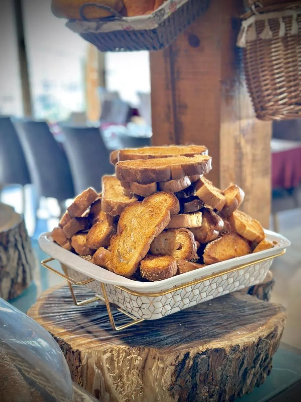 Restaurant/places to eat in Banoj Hotel