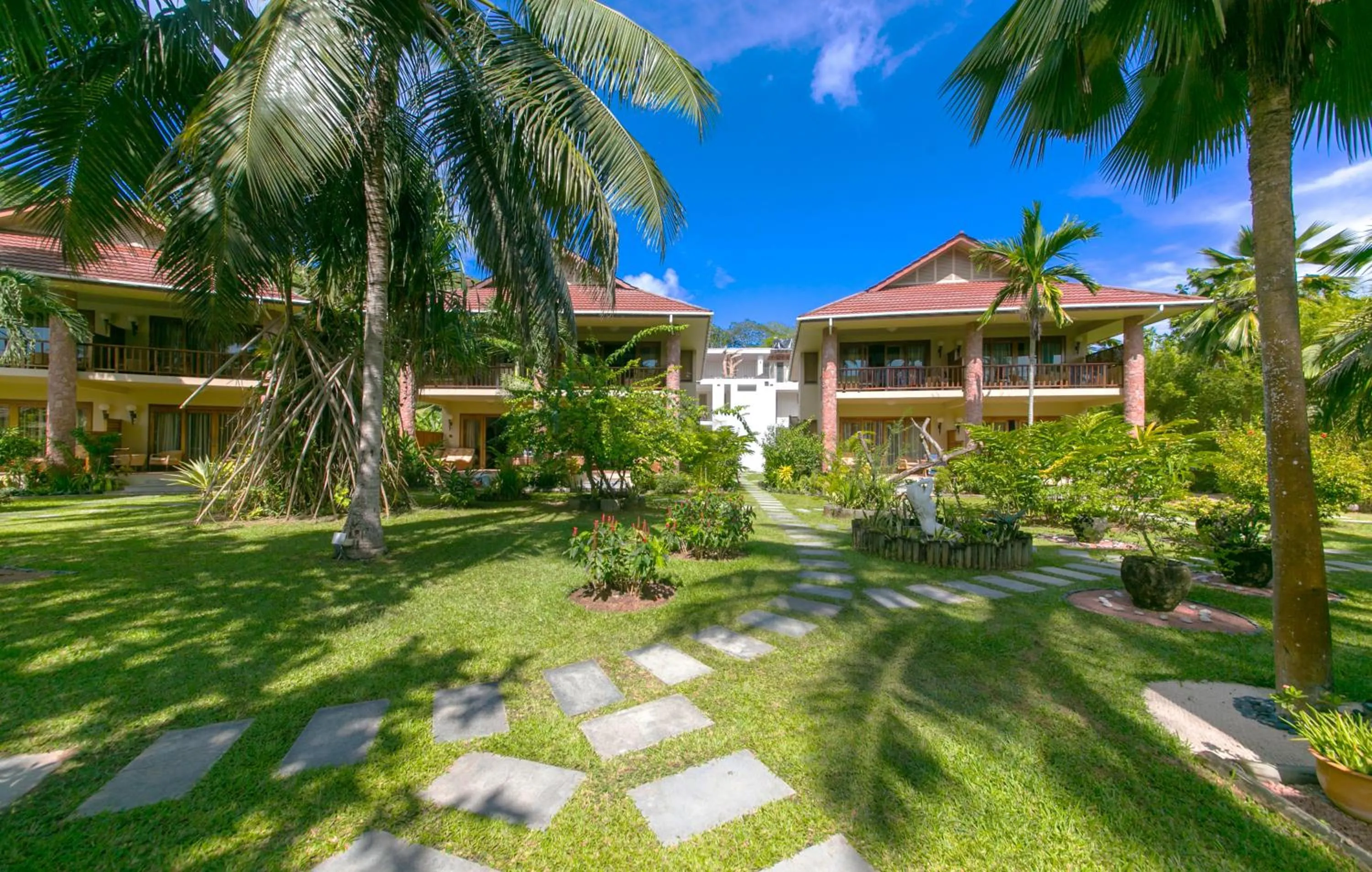 Property building in Hotel Le Duc de Praslin