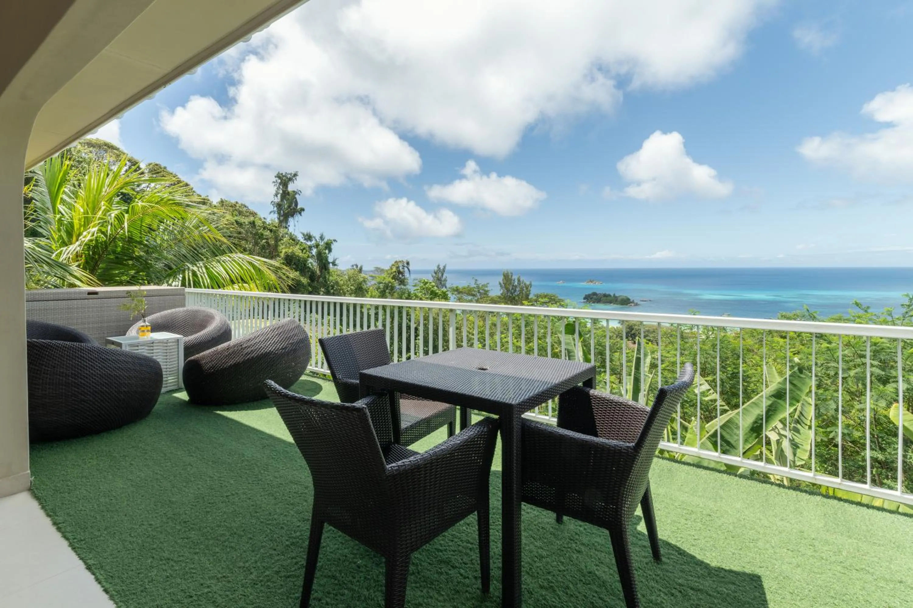 Seating area in Hotel Le Duc de Praslin