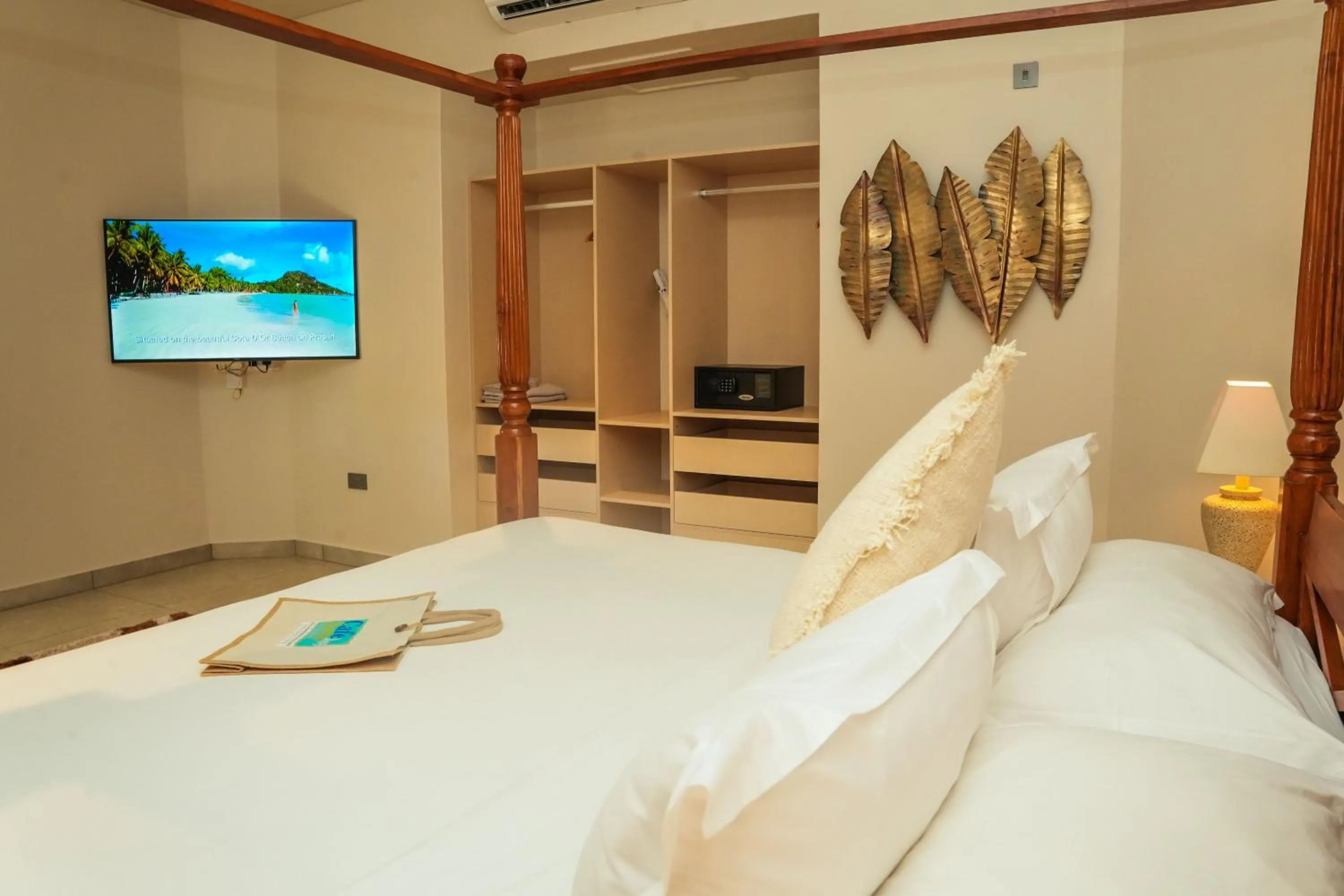 Bed in Hotel Le Duc de Praslin