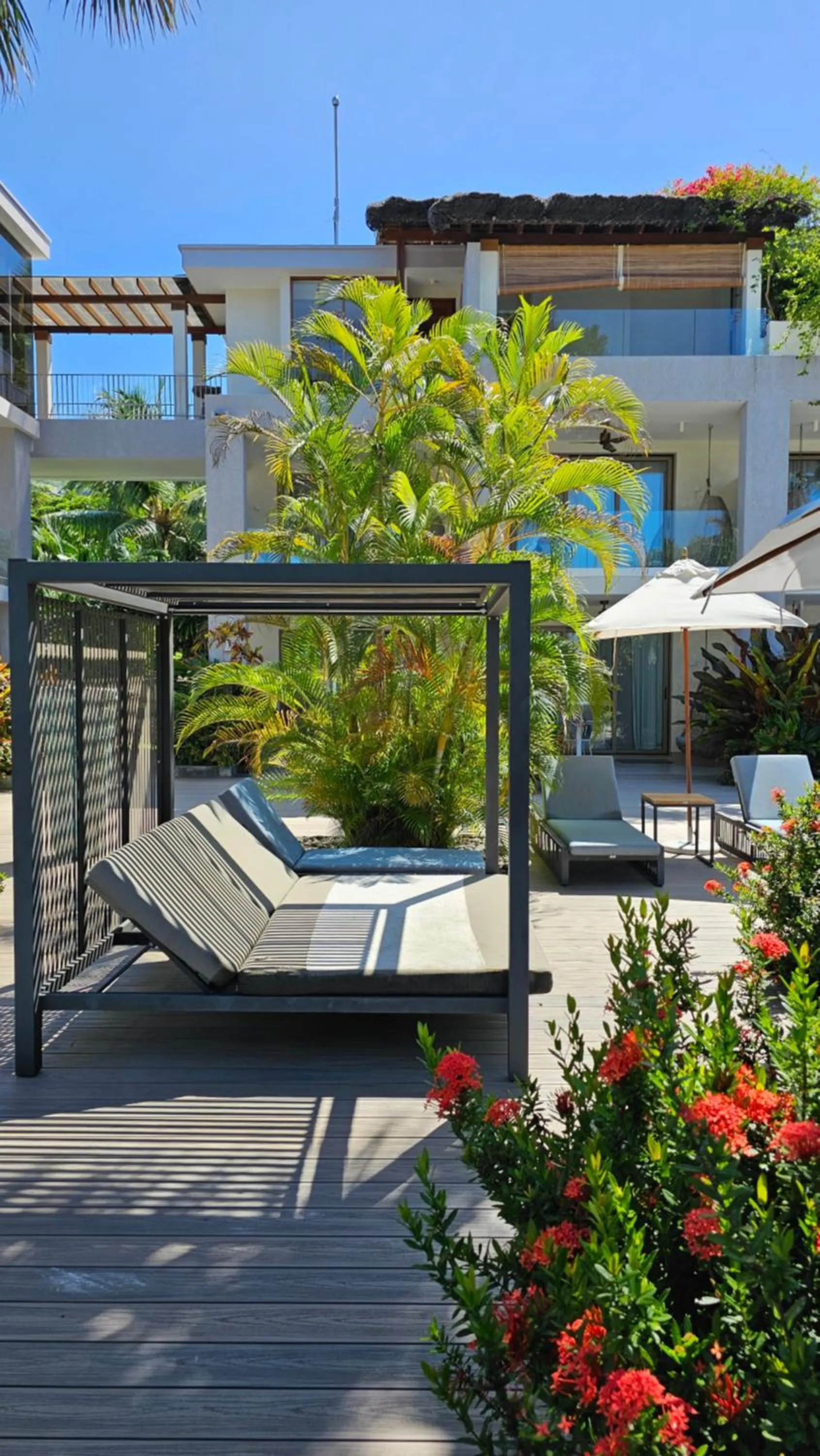 Pool view in Hotel Le Duc de Praslin