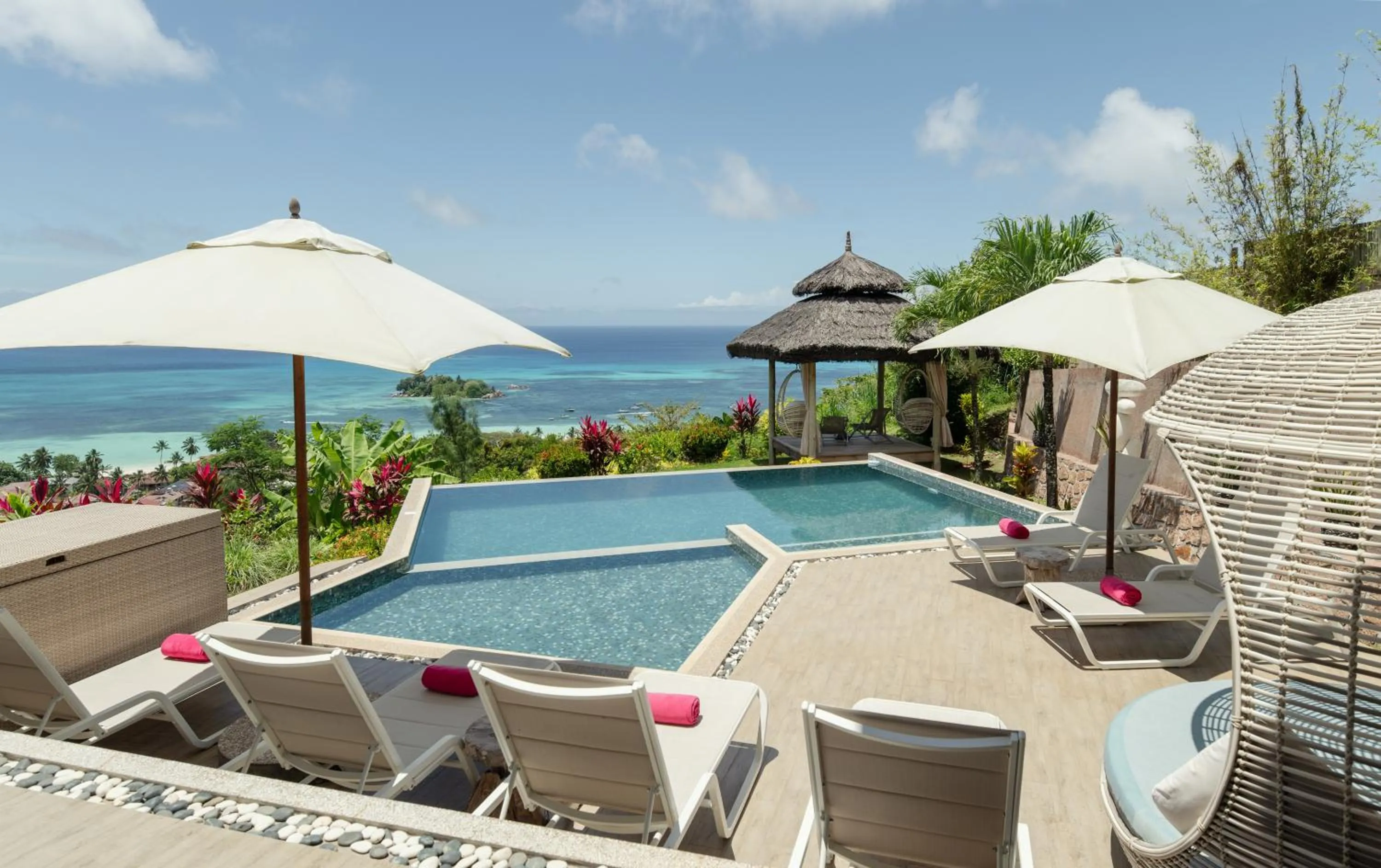 Swimming pool in Hotel Le Duc de Praslin