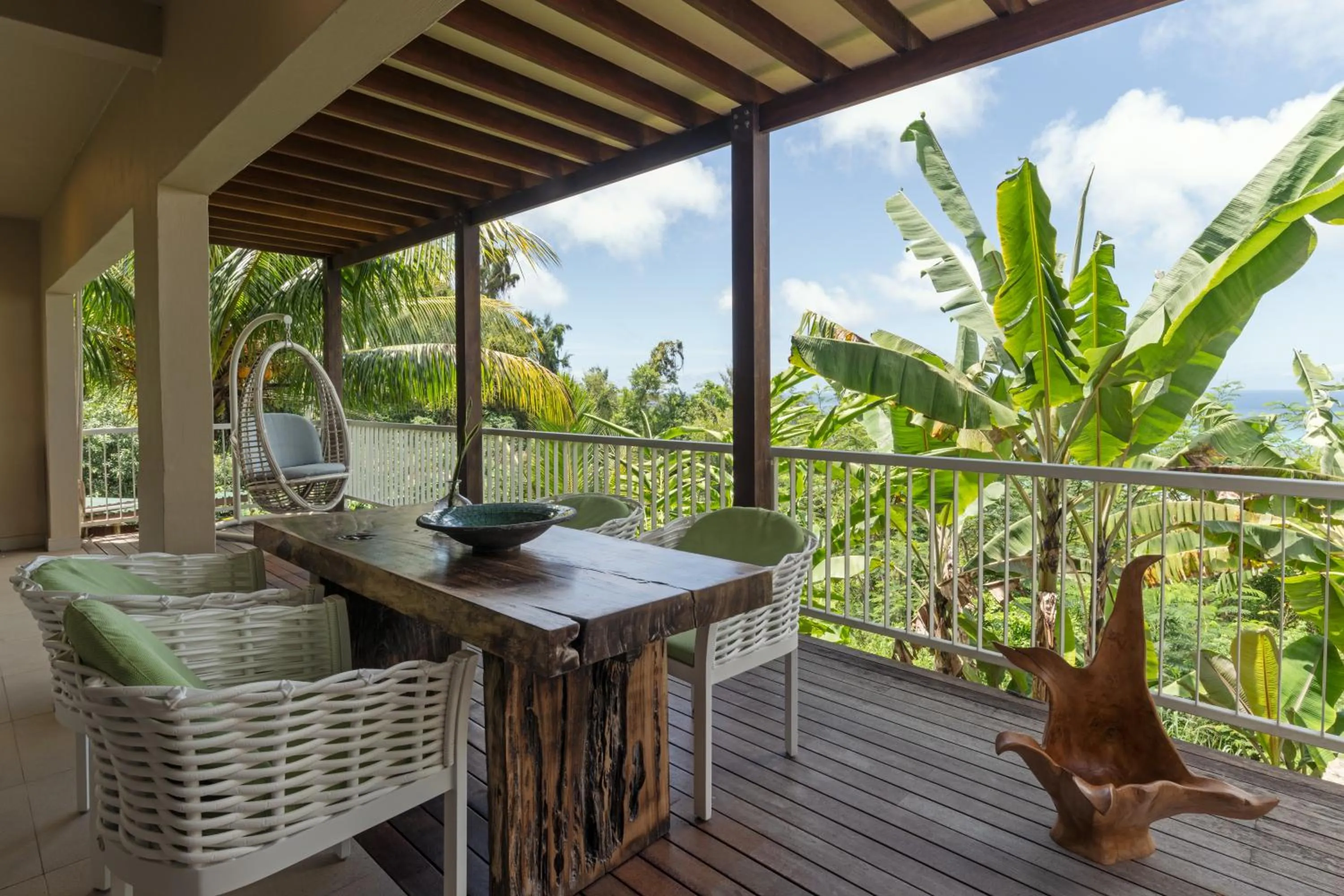Dining area in Hotel Le Duc de Praslin