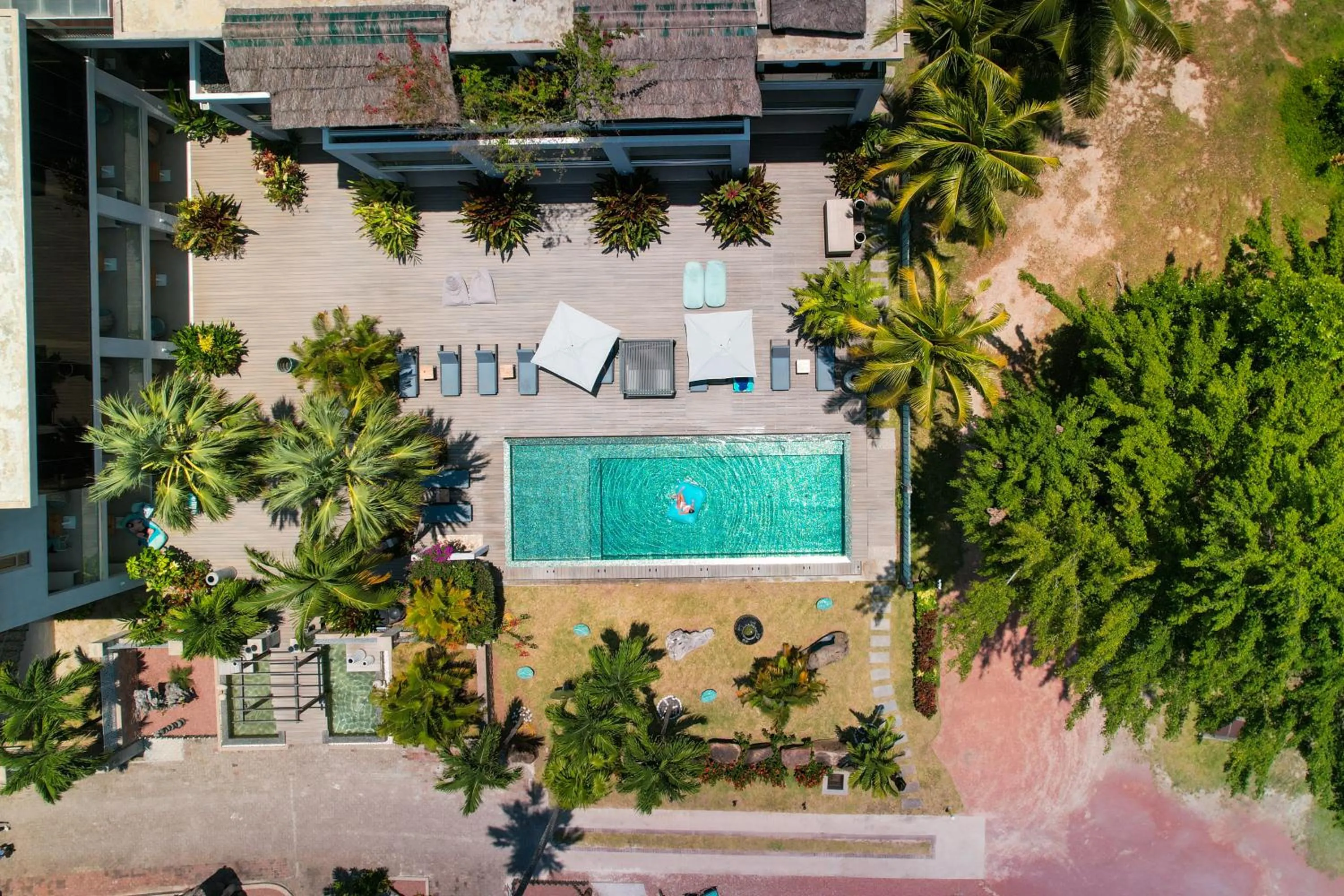 Property building in Hotel Le Duc de Praslin