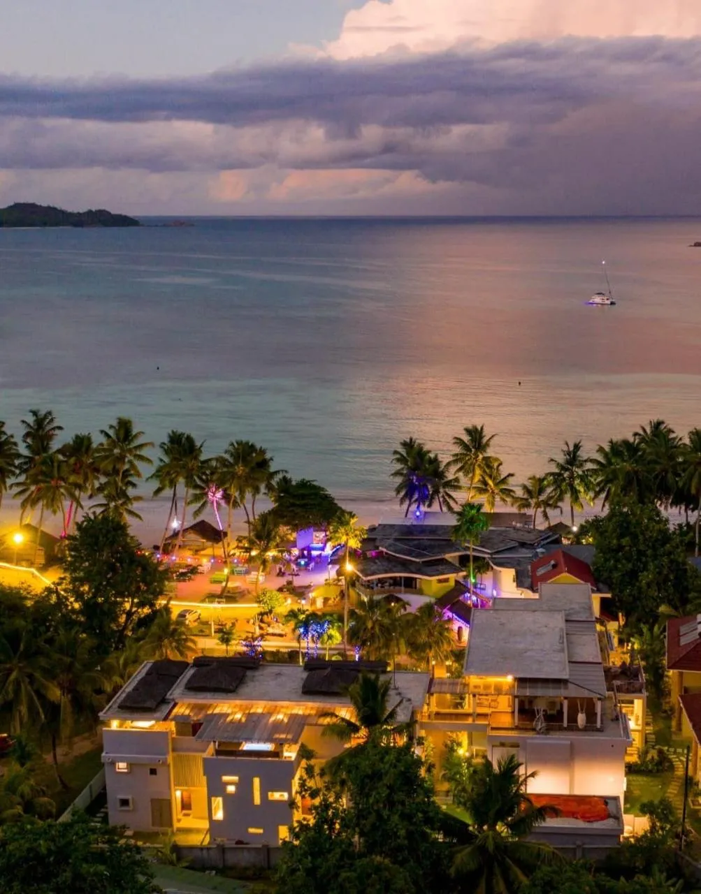 Property building in Hotel Le Duc de Praslin