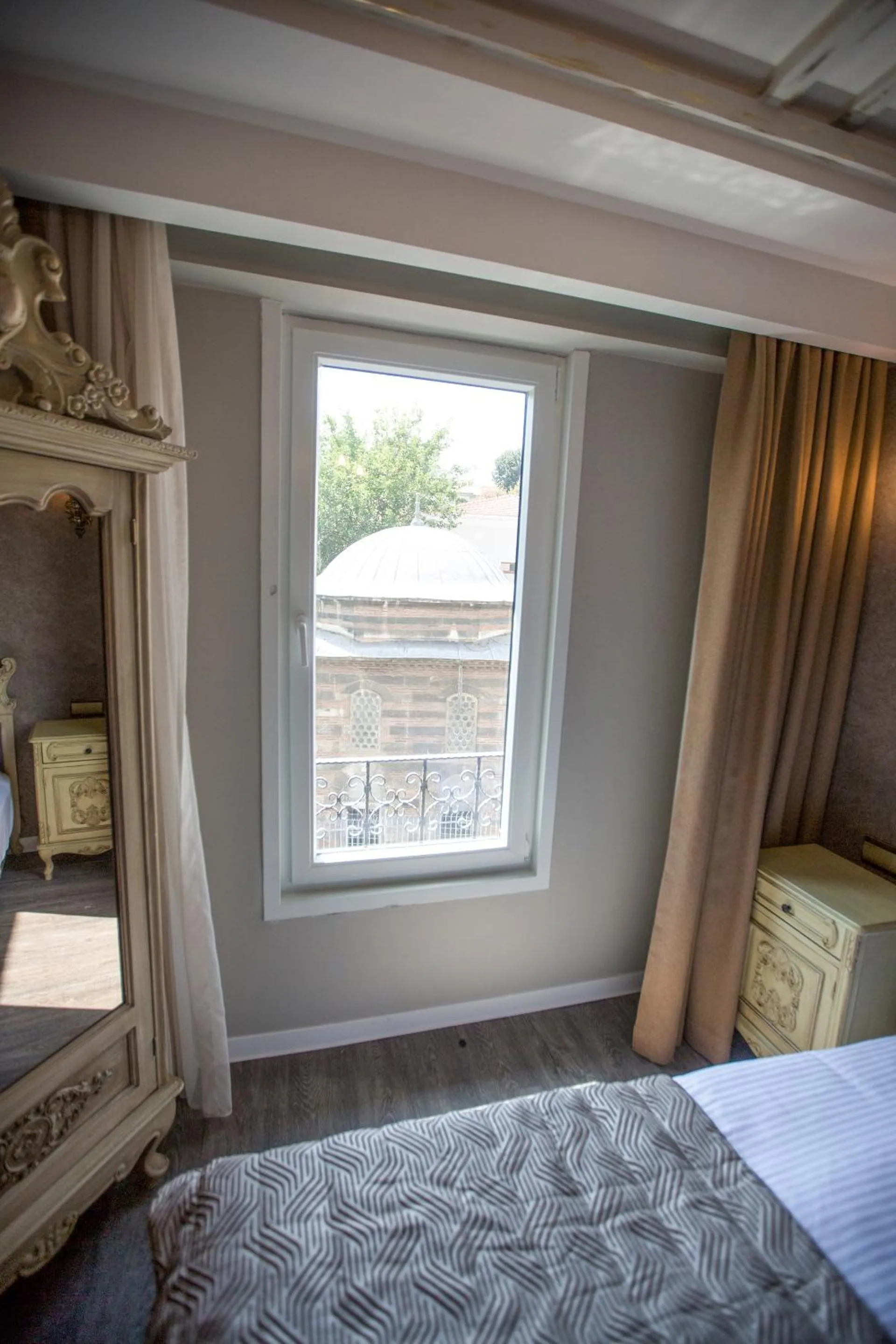 Photo of the whole room in Idylle Hotel