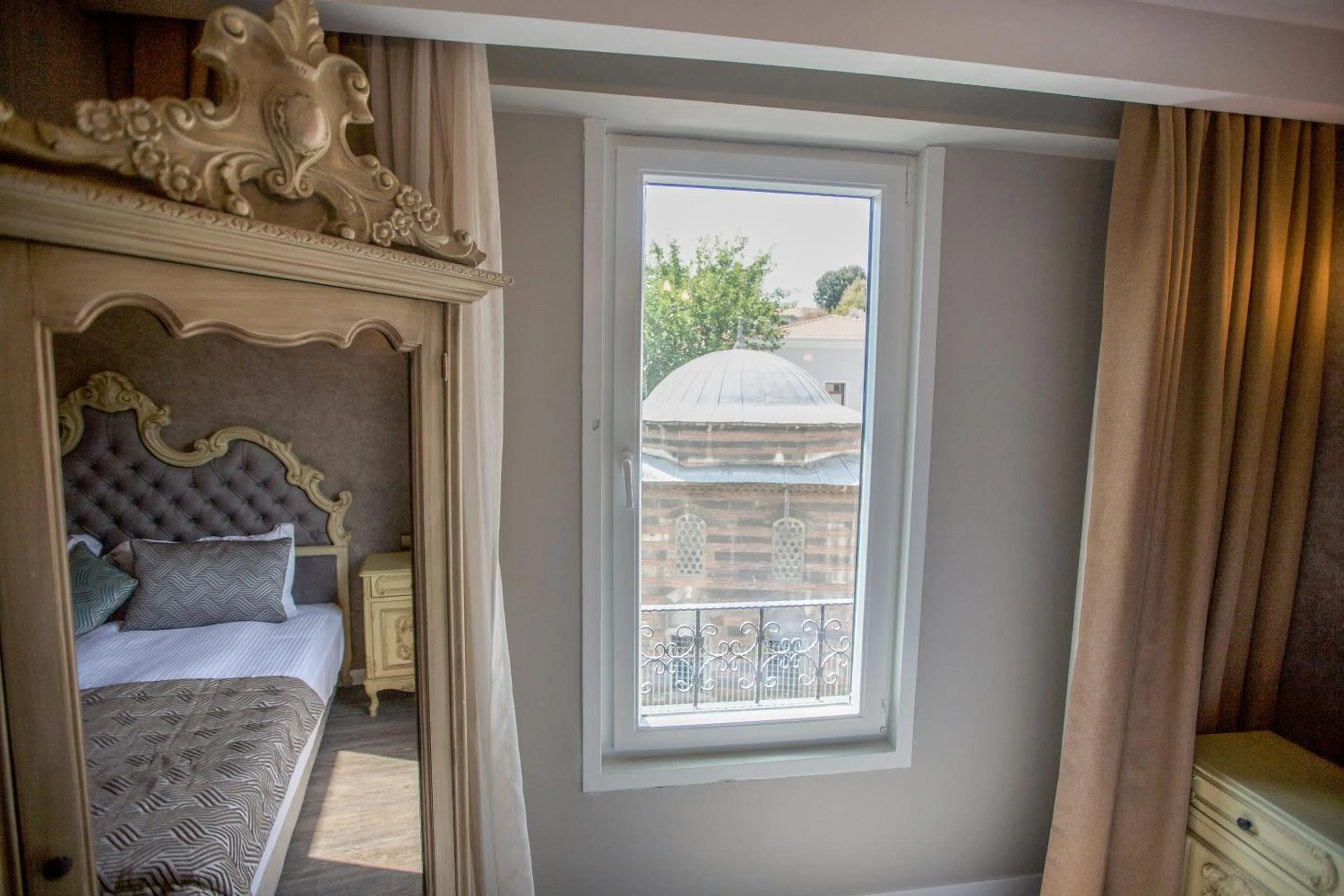 Photo of the whole room in Idylle Hotel