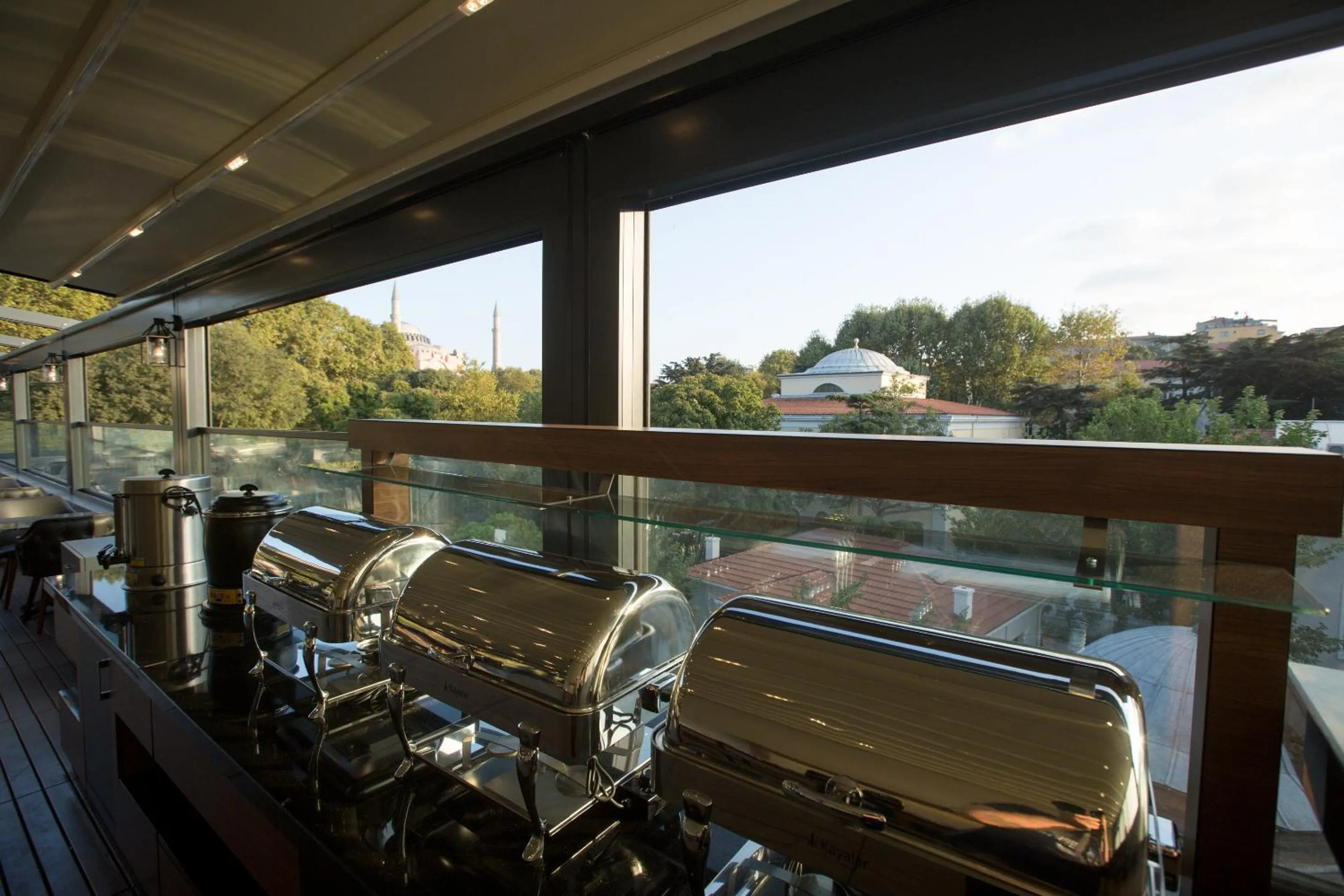 Restaurant/places to eat in Idylle Hotel