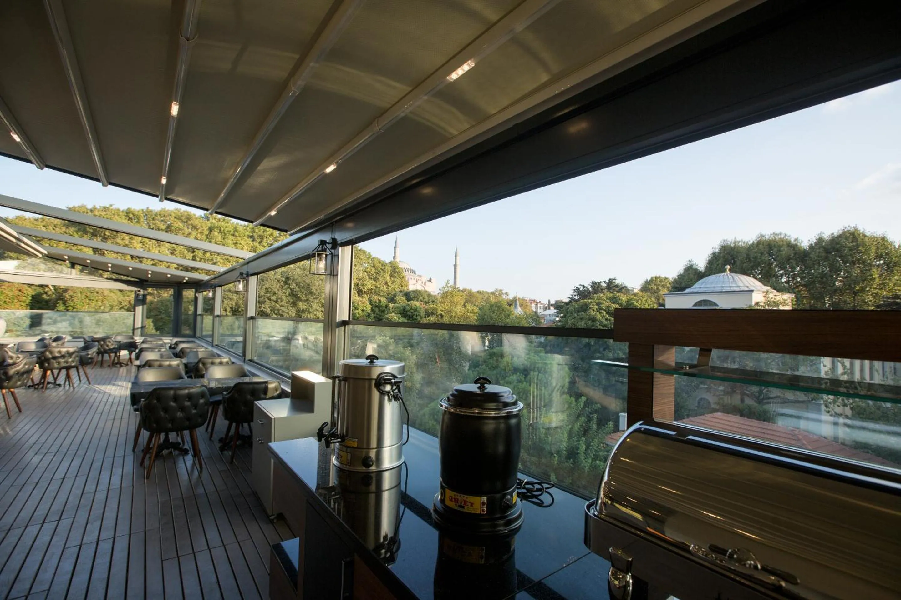 Restaurant/places to eat in Idylle Hotel