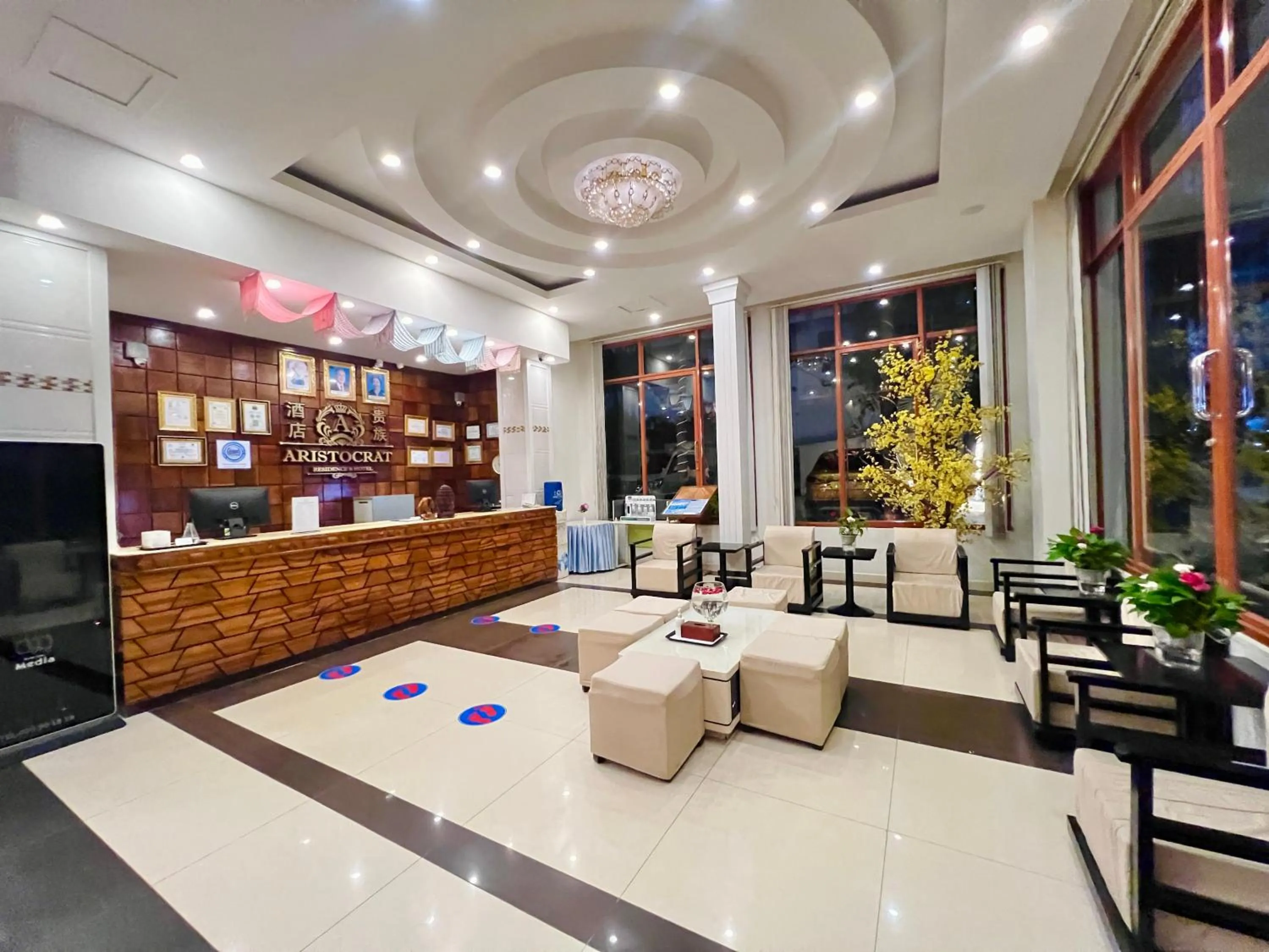 Lobby or reception in Aristocrat Residence & Hotel