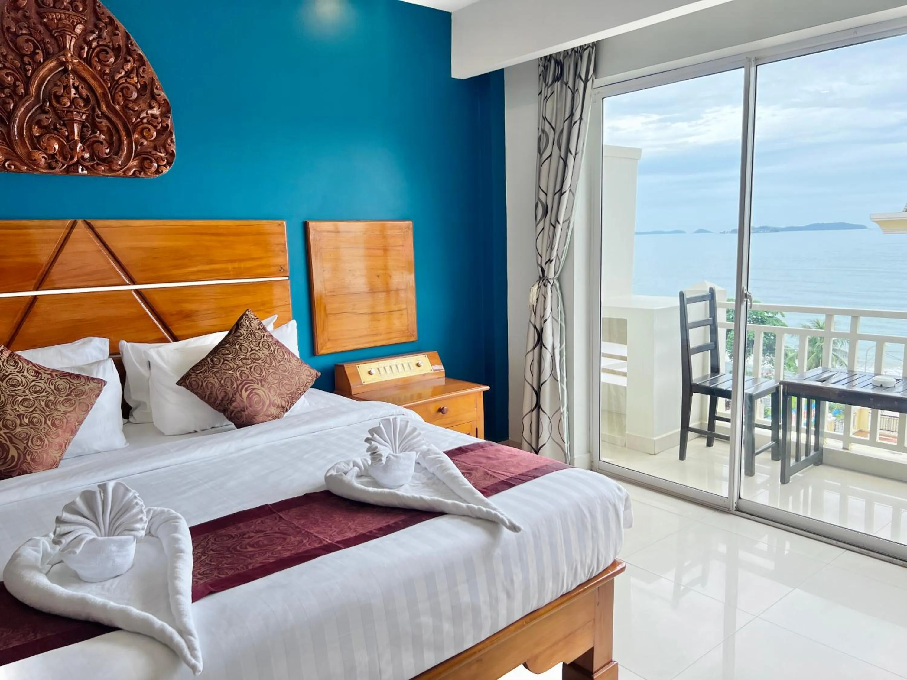 Sea view, Bed in Aristocrat Residence & Hotel