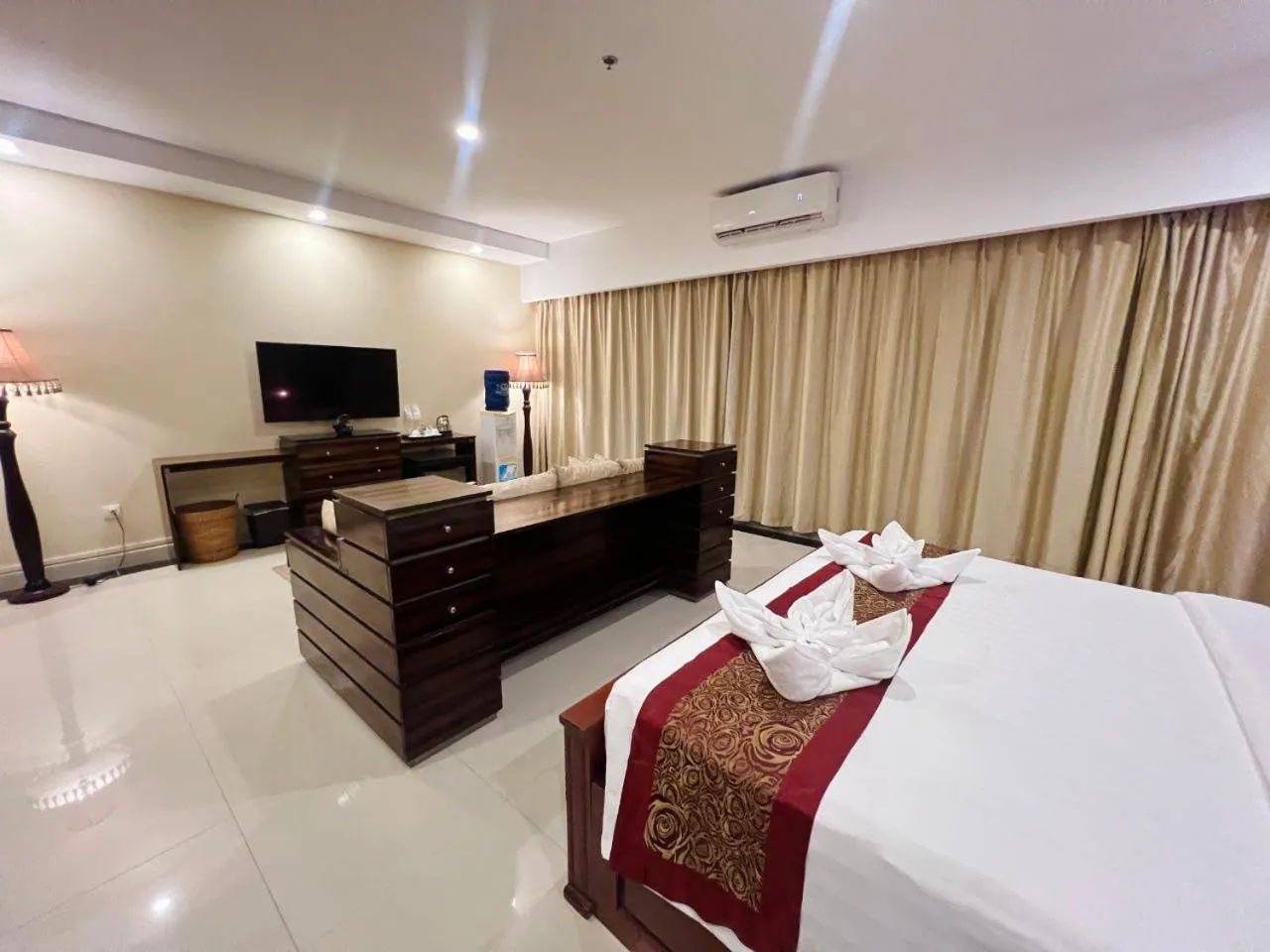 Bedroom, Bed in Aristocrat Residence & Hotel