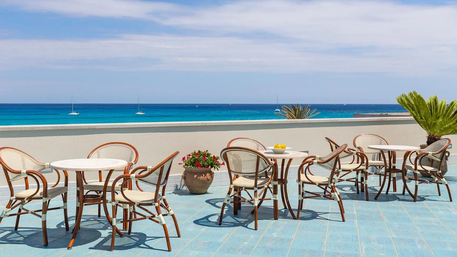 Property building in Hotel Piccolo Mondo