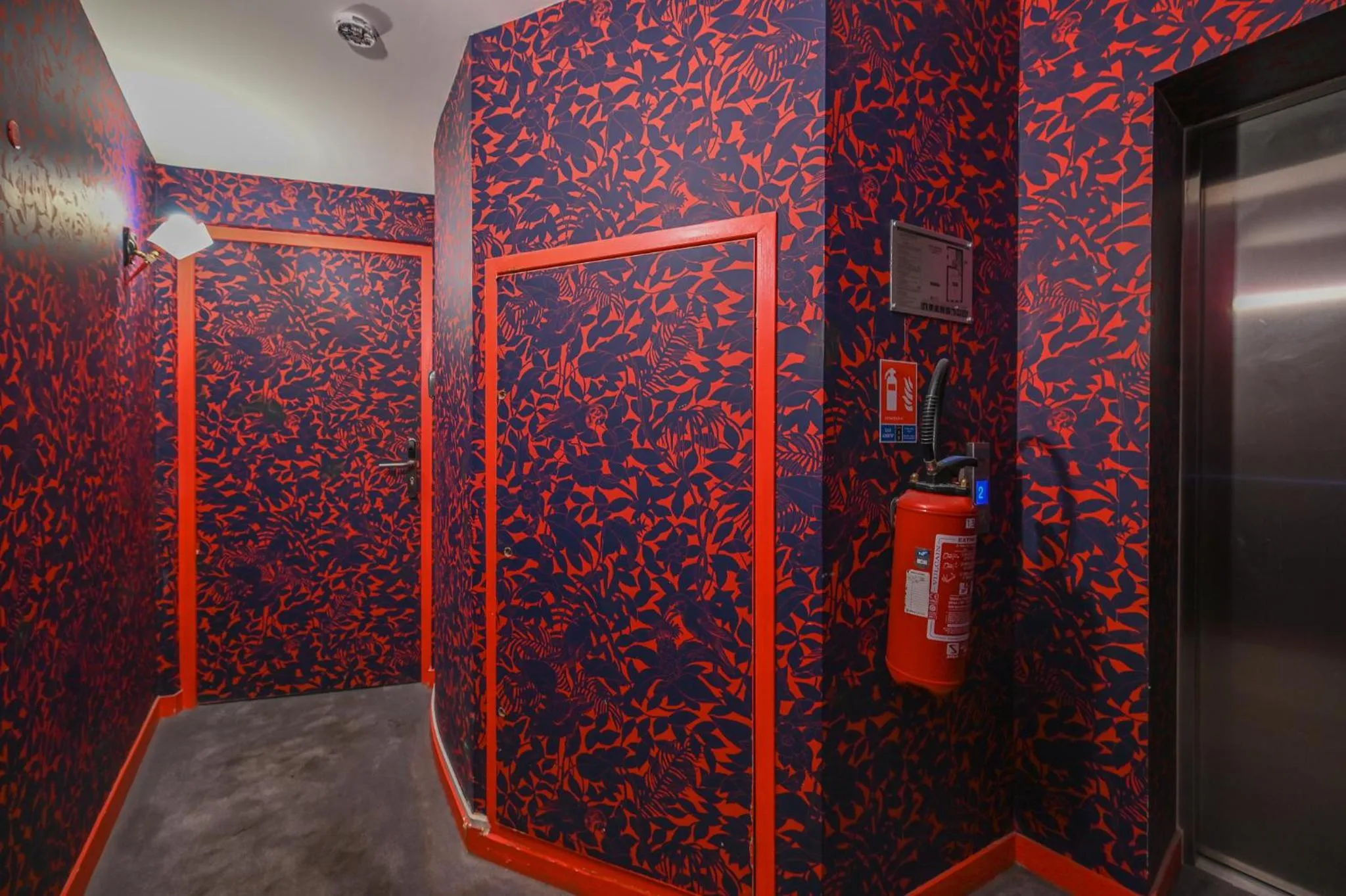 The place to be in Saint Germain des Près - Montana 2