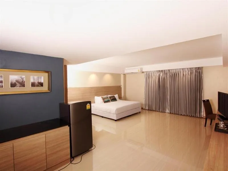 Photo of the whole room, Bed in Avana Laem Chabang Boutique Hotel