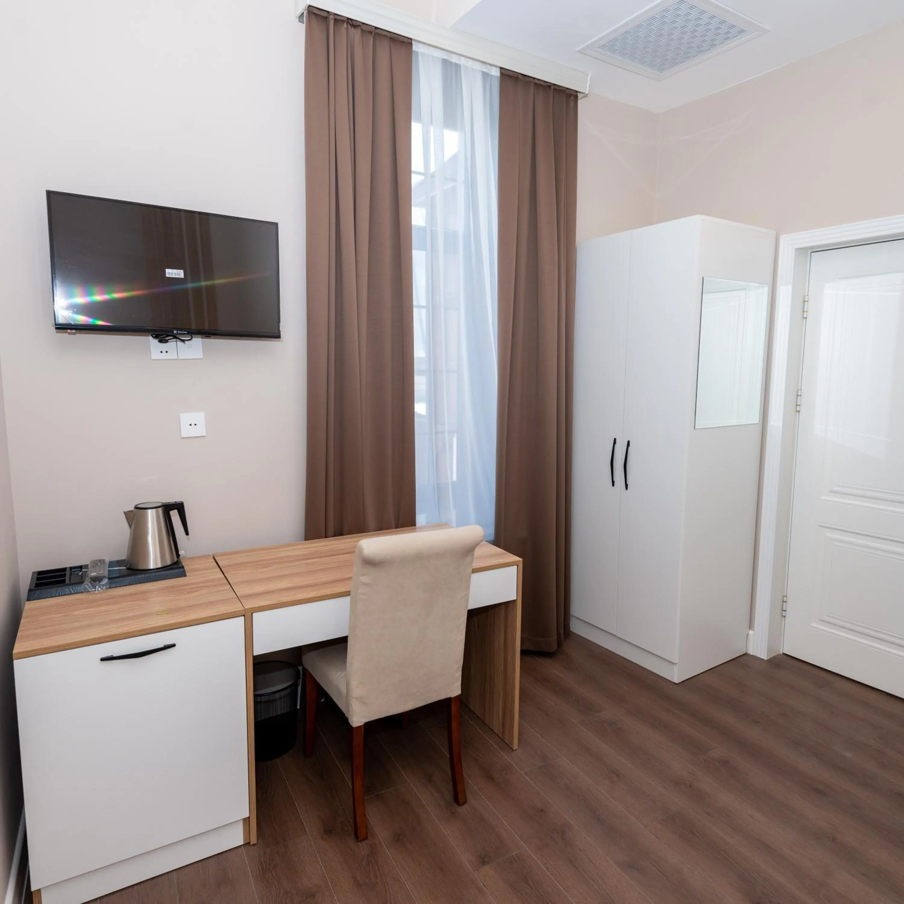 Coffee/tea facilities in OLF Hotel