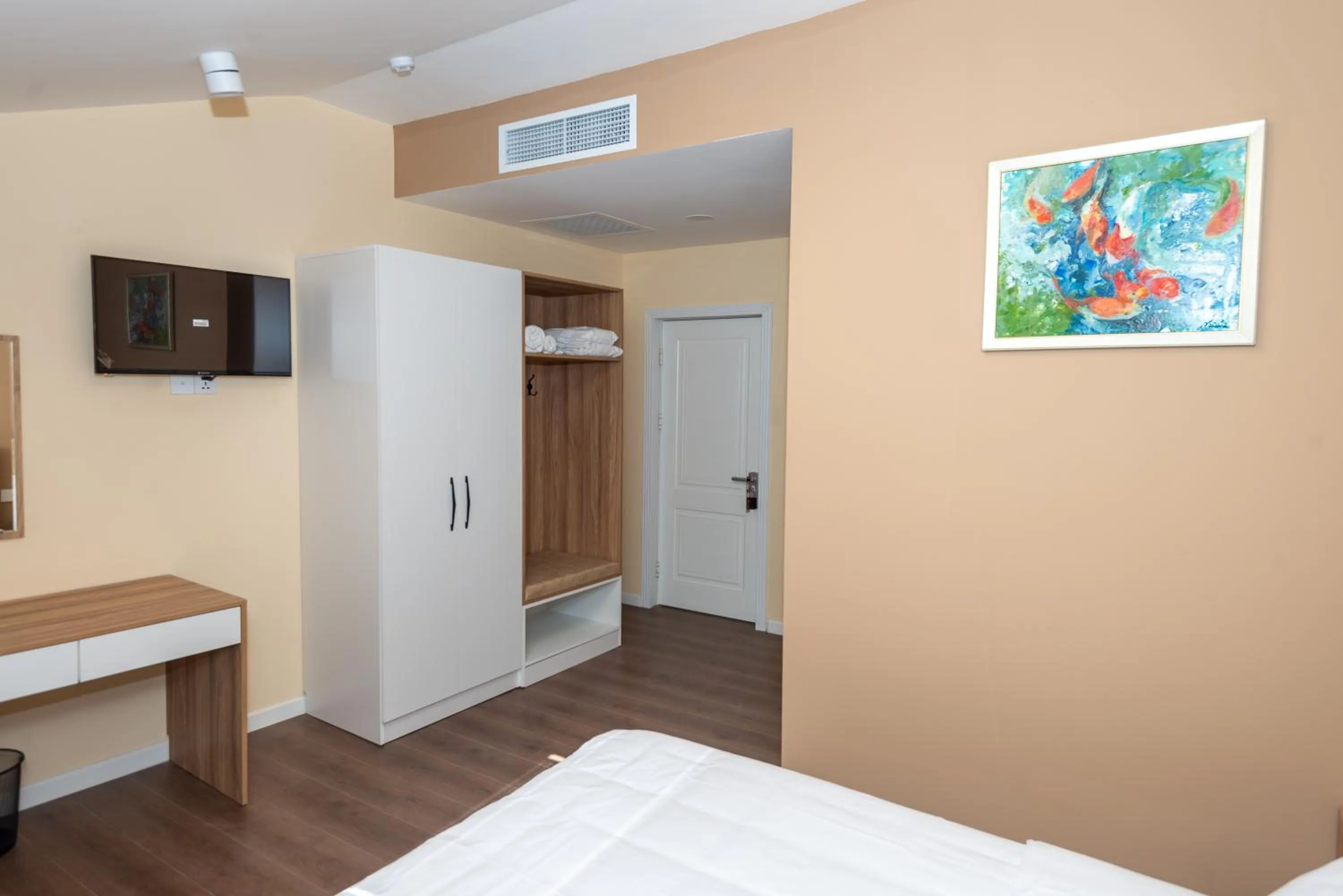 wardrobe, Bed in OLF Hotel