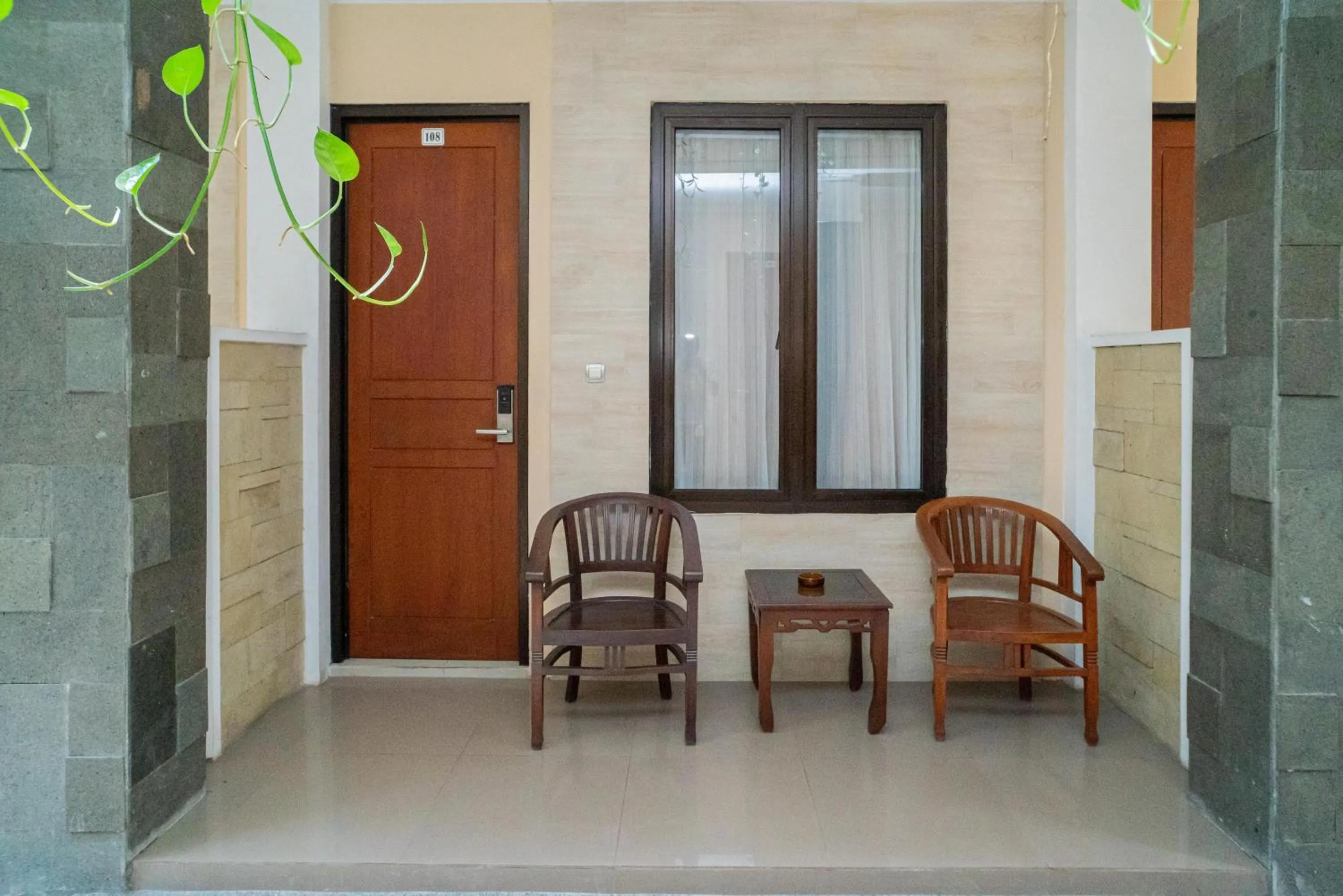 Patio in RedDoorz Plus Syariah @ Jalan Dokter Wahidin Bojonegoro