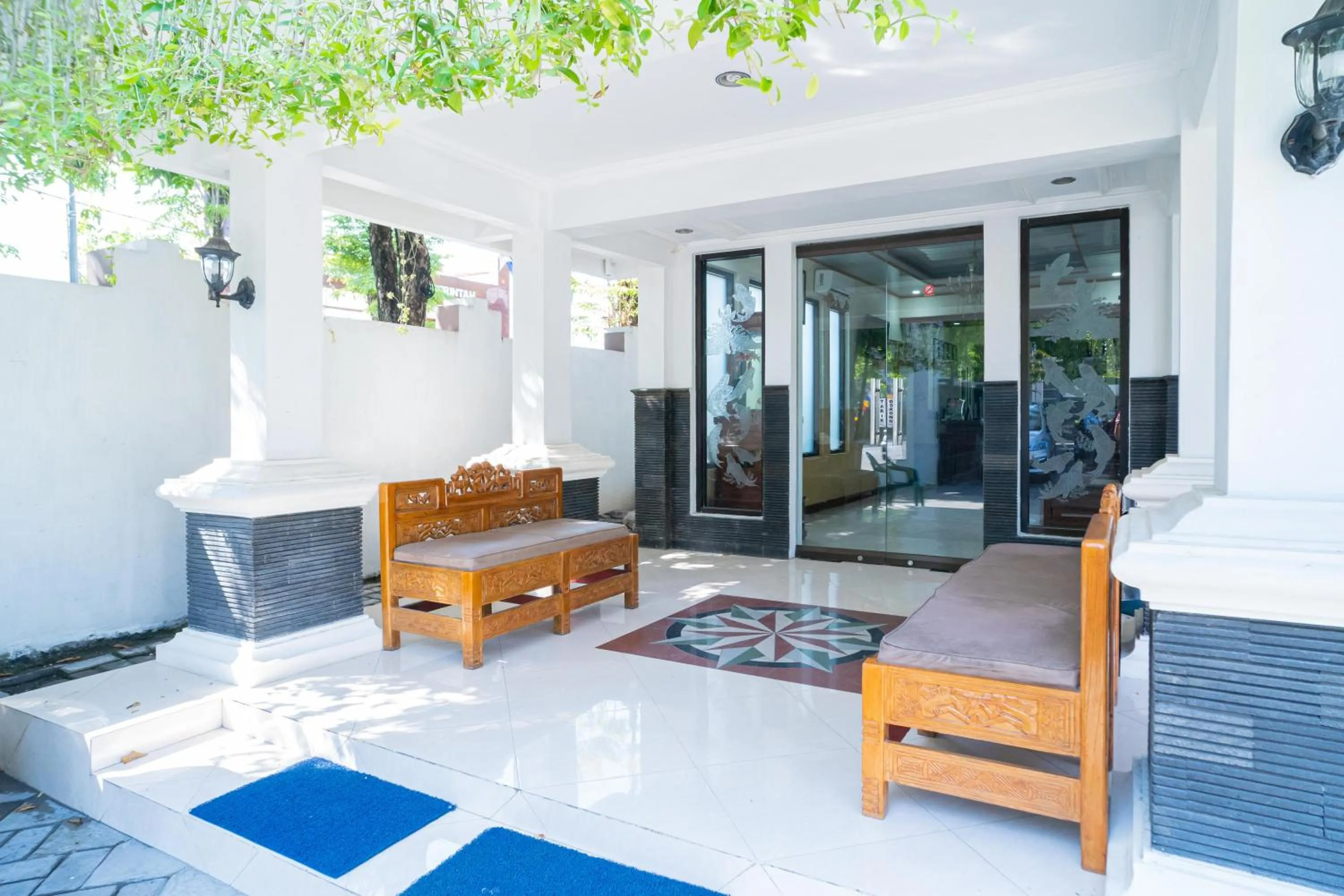 Lobby or reception in RedDoorz Plus Syariah @ Jalan Dokter Wahidin Bojonegoro