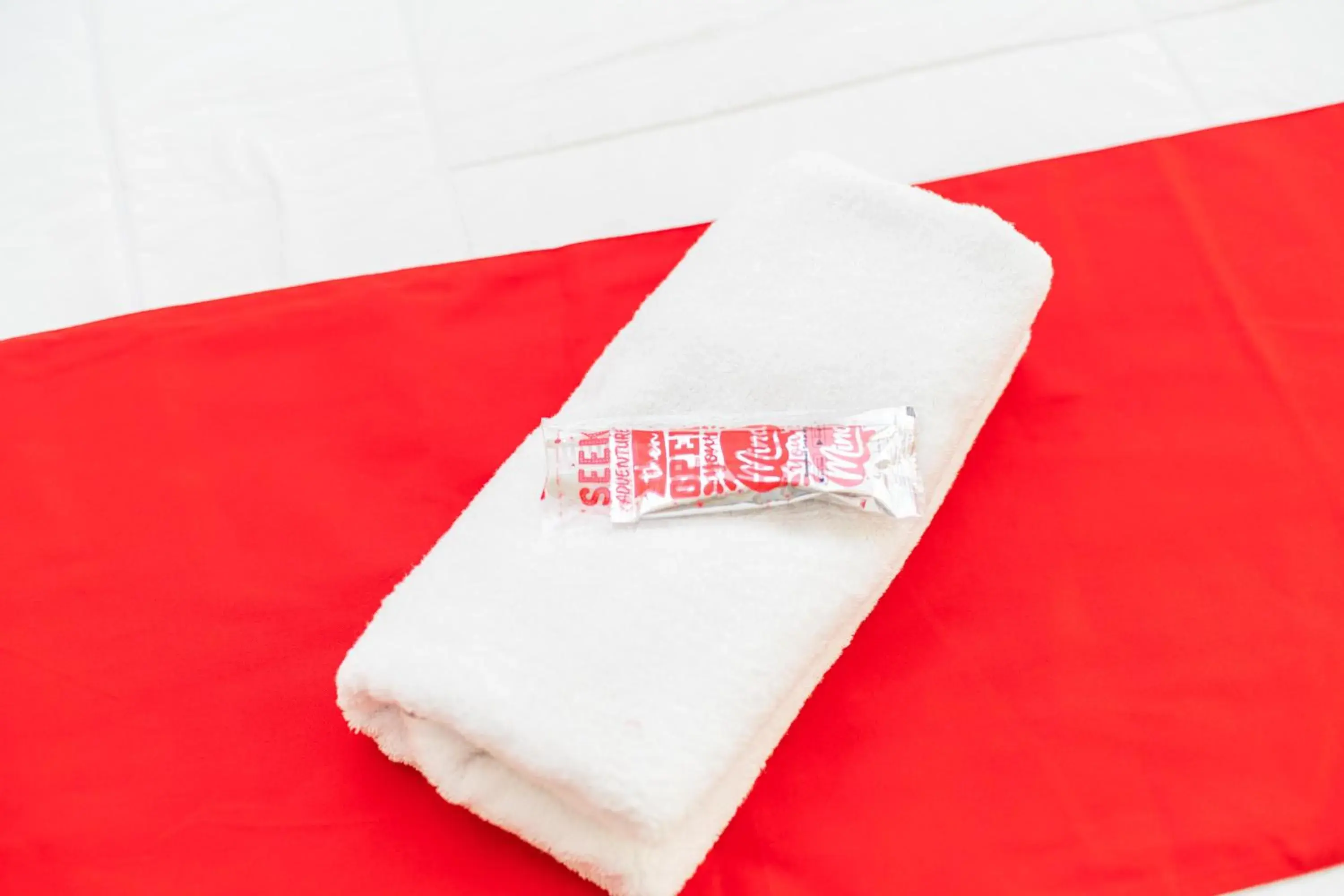 Bedroom, Bed in RedDoorz Plus Syariah @ Jalan Dokter Wahidin Bojonegoro Bedroom, Bed in RedDoorz Plus Syariah @ Jalan Dokter Wahidin Bojonegoro