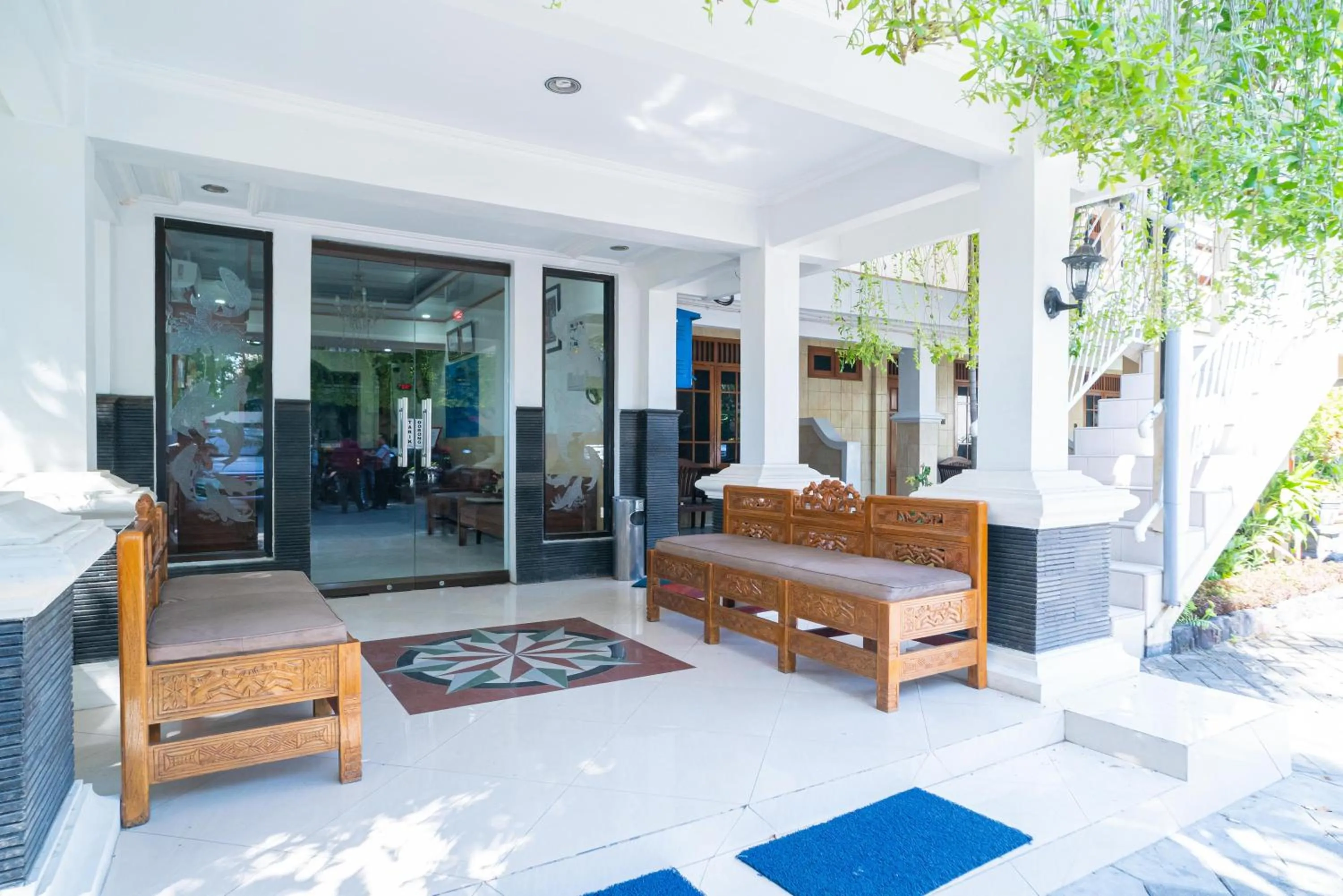 Lobby or reception in RedDoorz Plus Syariah @ Jalan Dokter Wahidin Bojonegoro