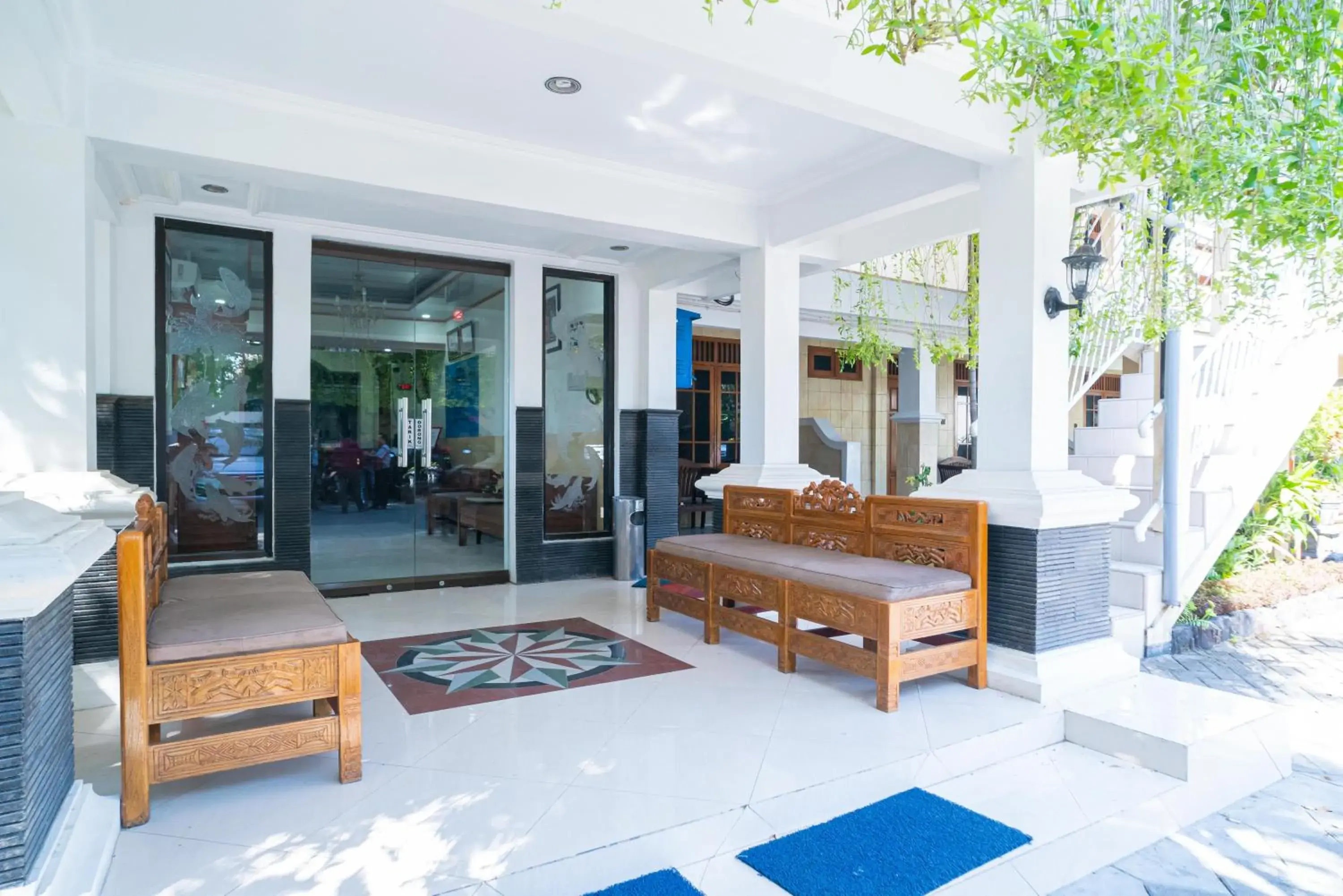 Lobby or reception in RedDoorz Plus Syariah @ Jalan Dokter Wahidin Bojonegoro Lobby or reception in RedDoorz Plus Syariah @ Jalan Dokter Wahidin Bojonegoro