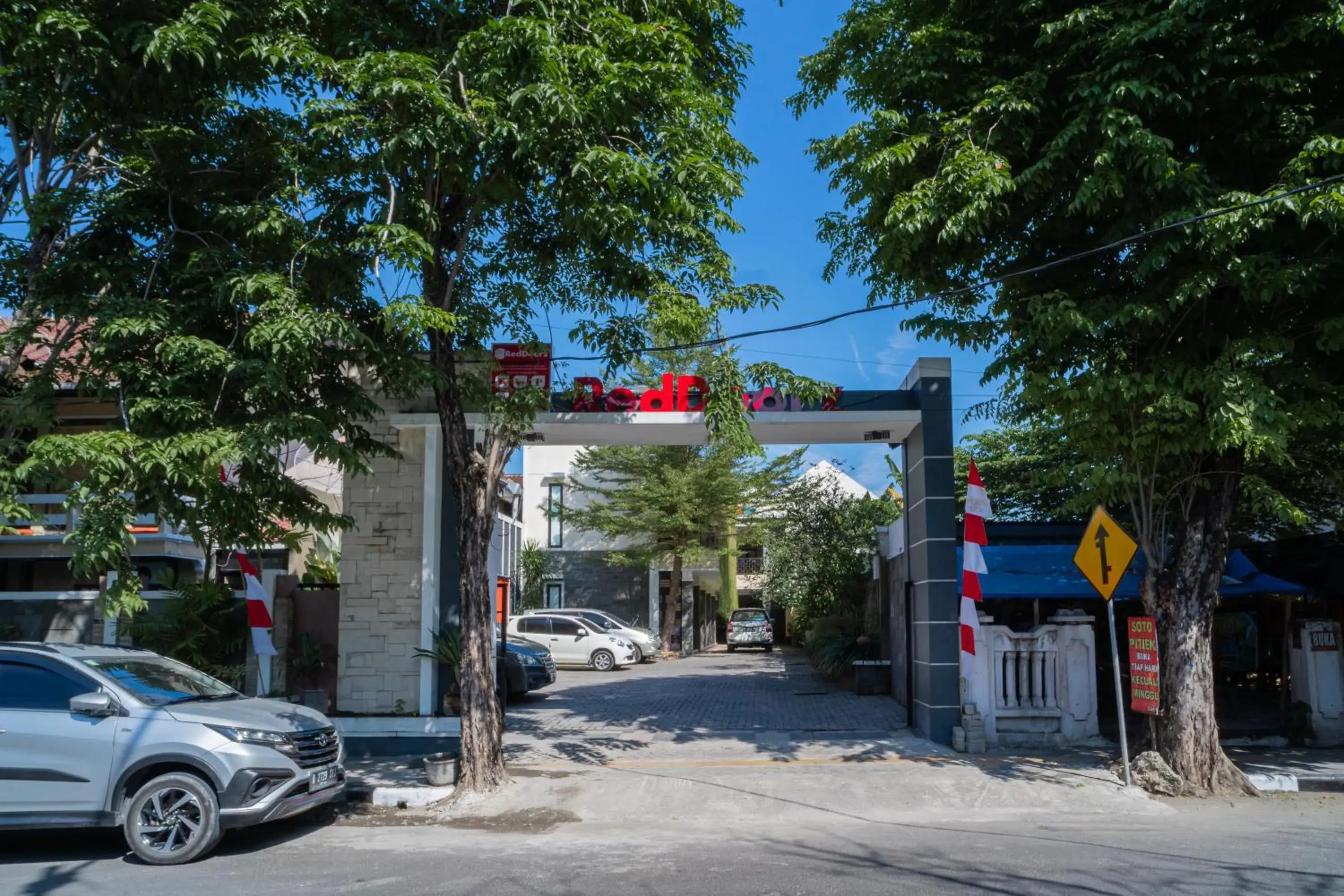 Property building in RedDoorz Plus Syariah @ Jalan Dokter Wahidin Bojonegoro Property building in RedDoorz Plus Syariah @ Jalan Dokter Wahidin Bojonegoro