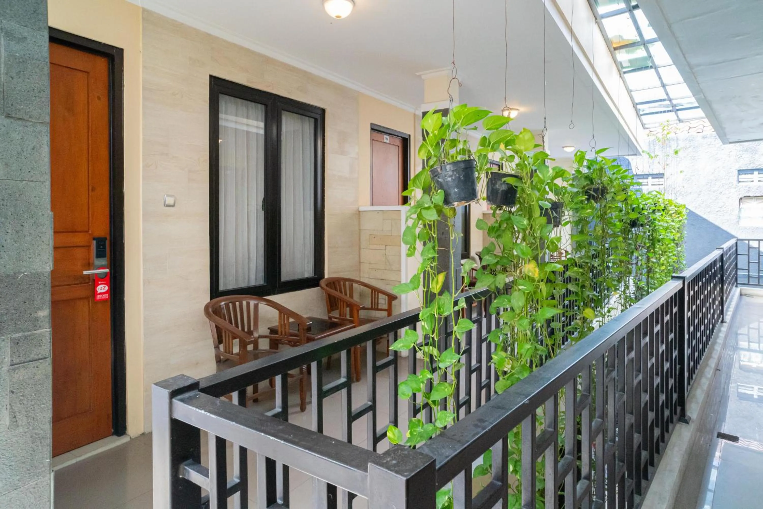 Patio in RedDoorz Plus Syariah @ Jalan Dokter Wahidin Bojonegoro