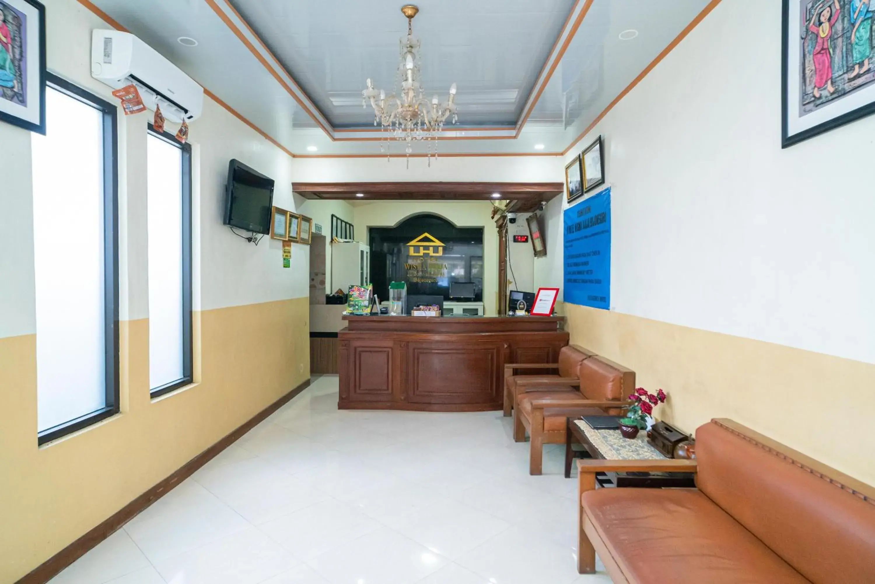 Lobby or reception in RedDoorz Plus Syariah @ Jalan Dokter Wahidin Bojonegoro Lobby or reception in RedDoorz Plus Syariah @ Jalan Dokter Wahidin Bojonegoro