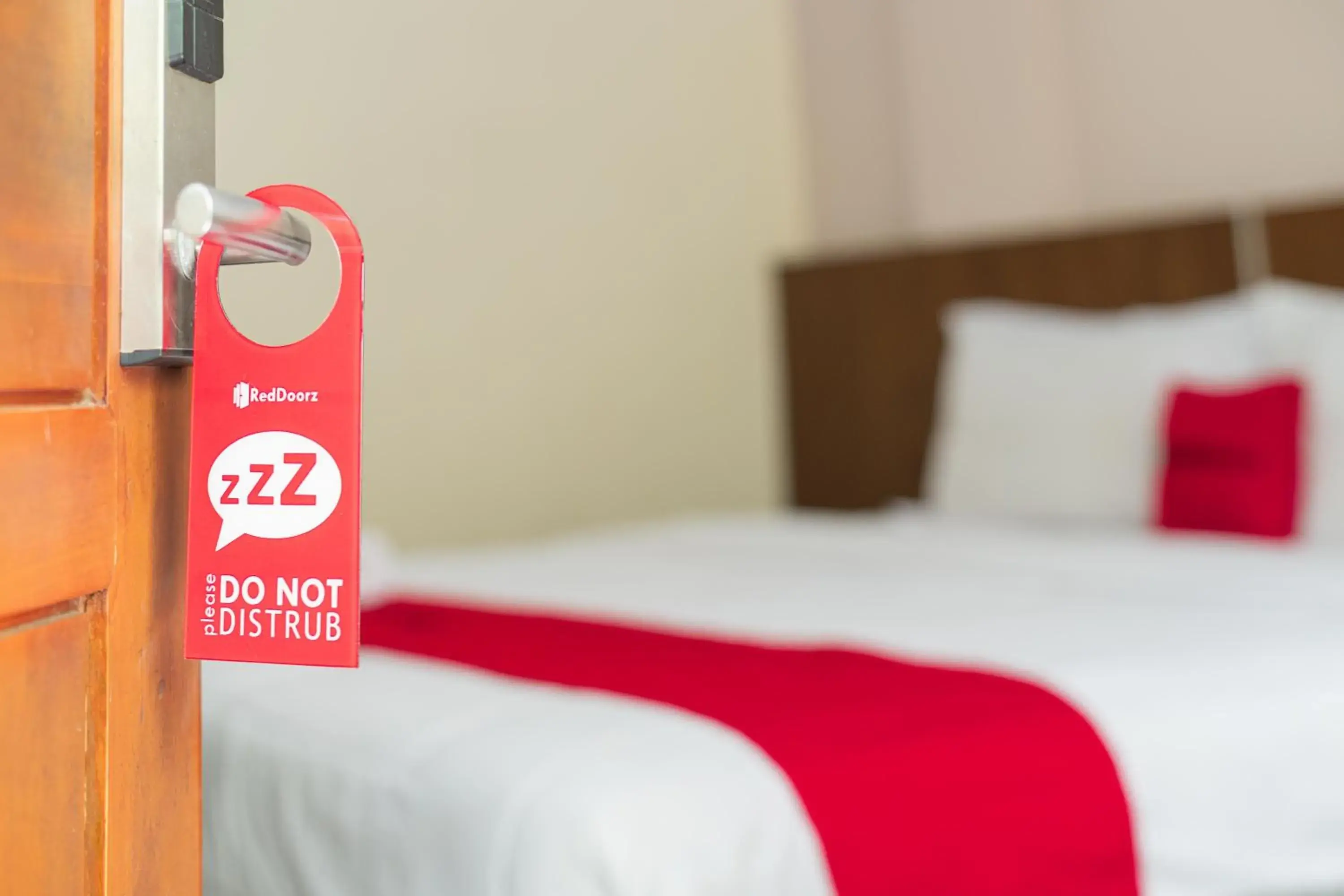 Bedroom, Bed in RedDoorz Plus Syariah @ Jalan Dokter Wahidin Bojonegoro Bedroom, Bed in RedDoorz Plus Syariah @ Jalan Dokter Wahidin Bojonegoro