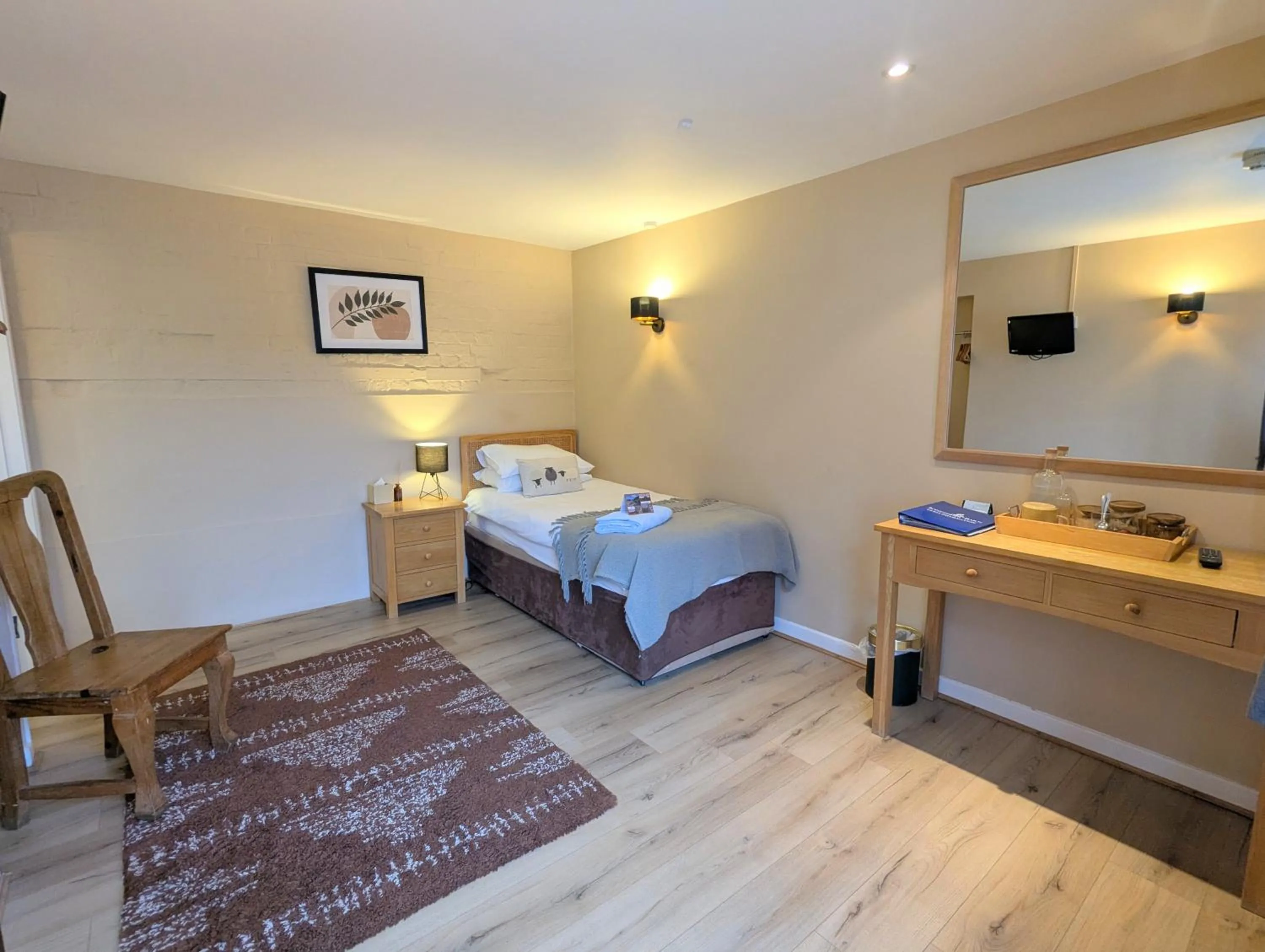 Bed in Kingfisher Barn