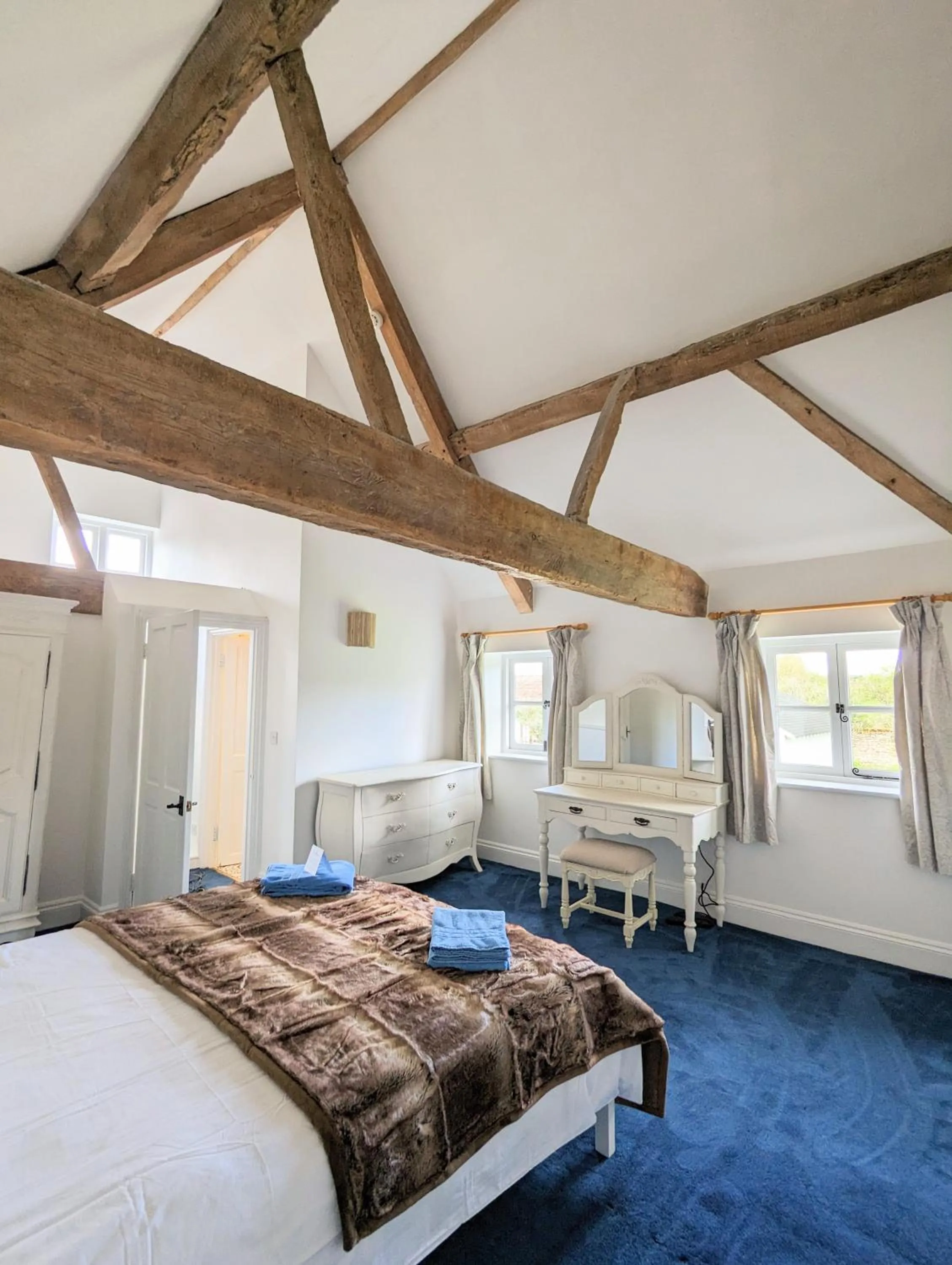 Bed in Kingfisher Barn