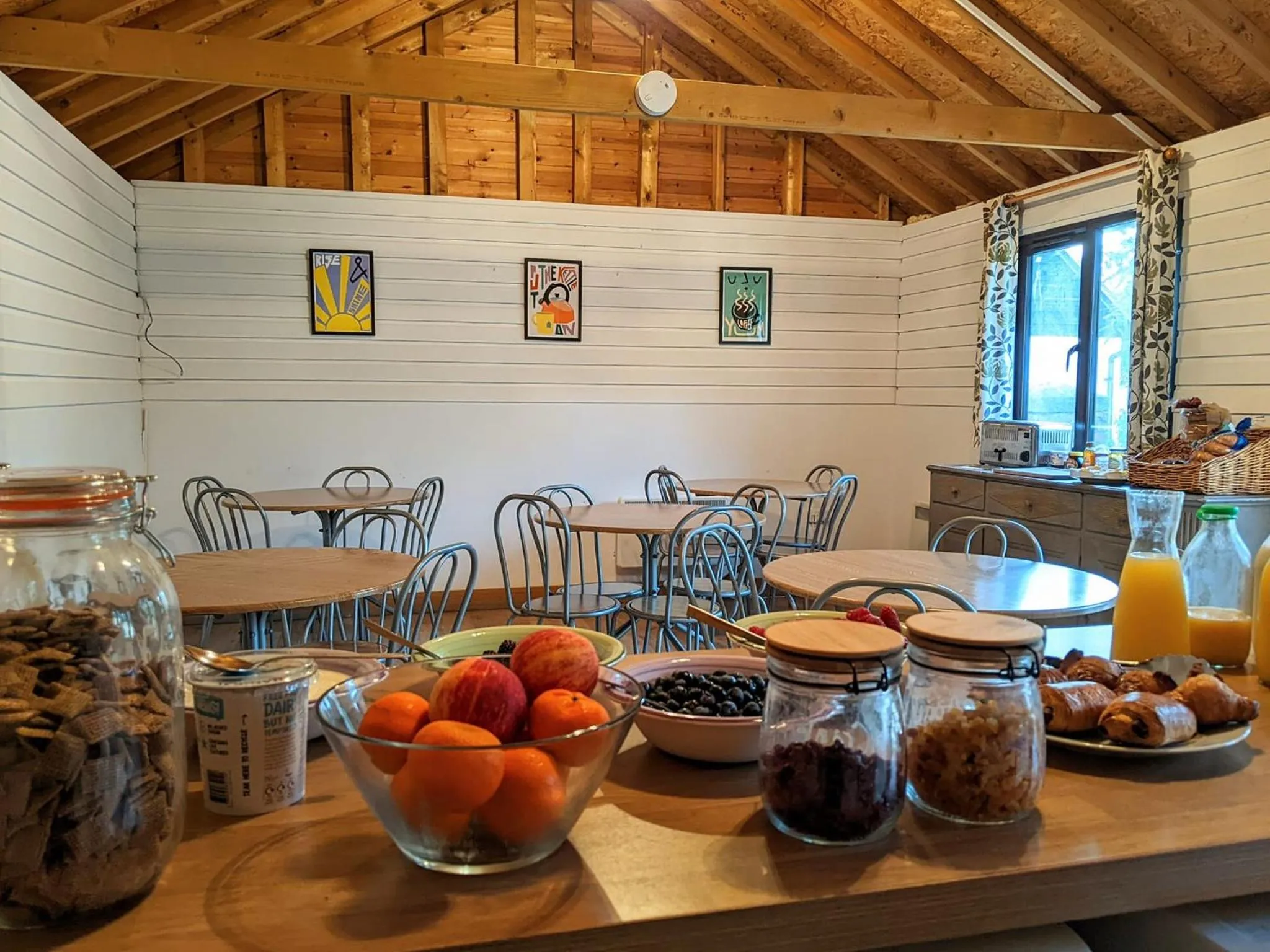 Kitchen or kitchenette in Kingfisher Barn